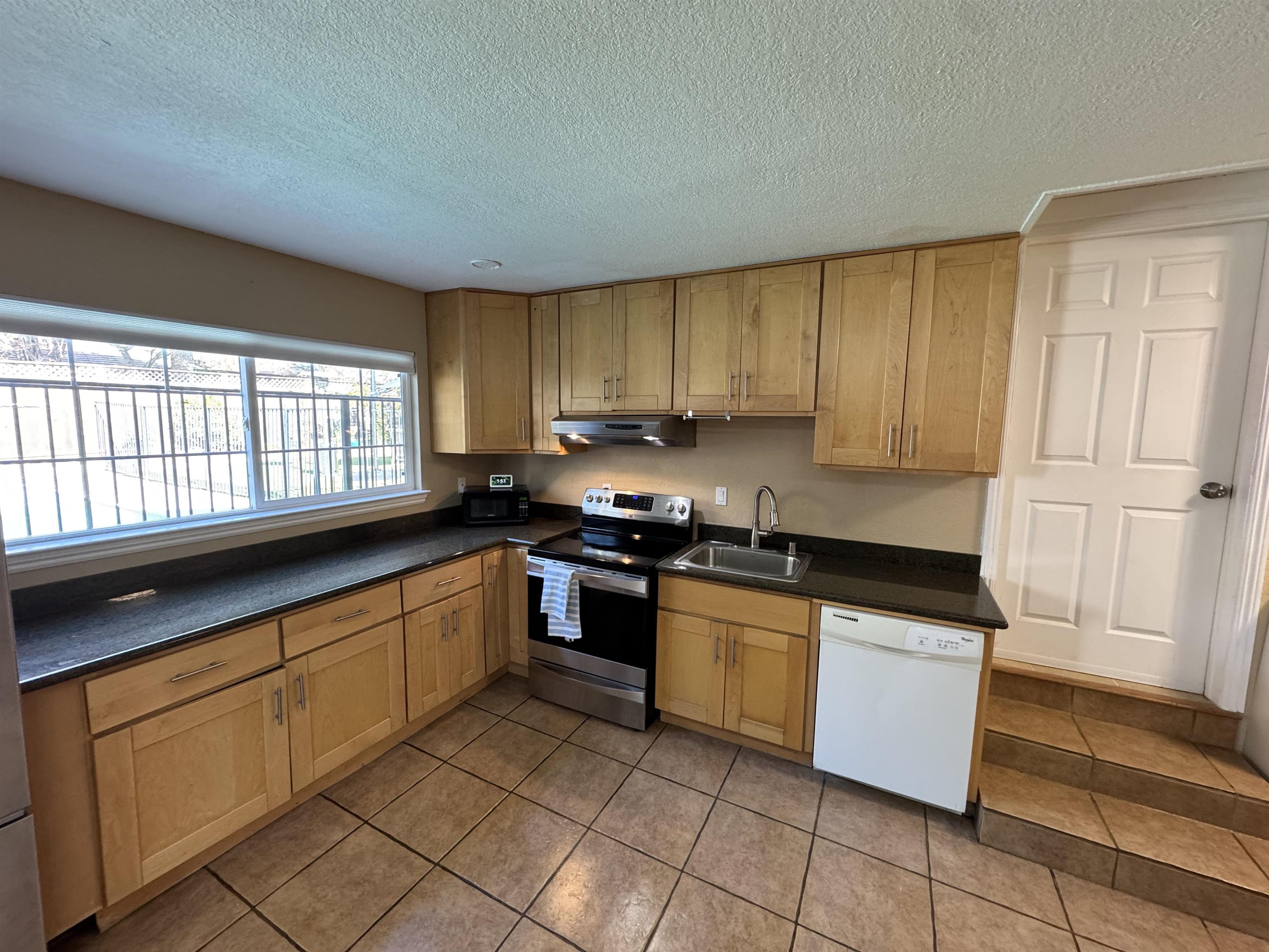 Detail Gallery Image 18 of 35 For 41670 Paseo Padre Pkwy, Fremont,  CA 94539 - 5 Beds | 3 Baths