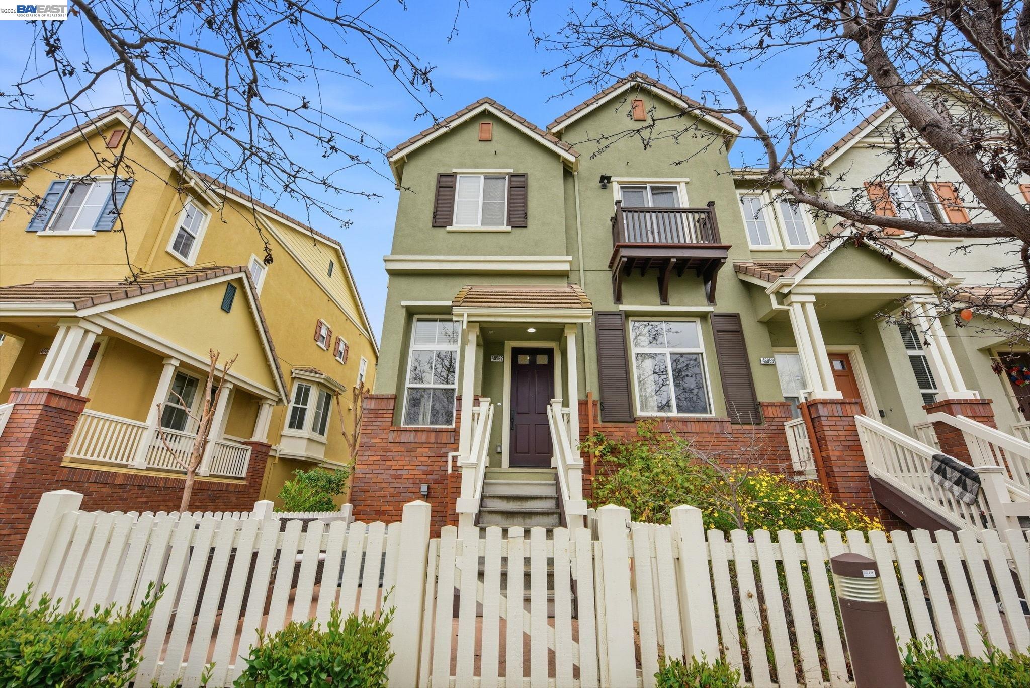 Detail Gallery Image 2 of 48 For 48962 Woodgrove Cmn, Fremont,  CA 94539 - 3 Beds | 2/1 Baths