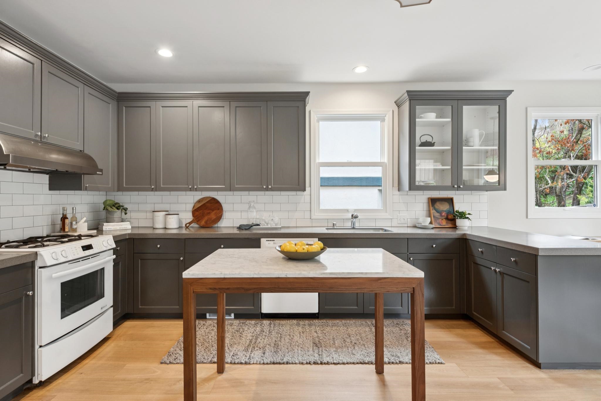 Detail Gallery Image 17 of 56 For 287 Cross Road, Oakland,  CA 94618-2025 - 3 Beds | 2/1 Baths