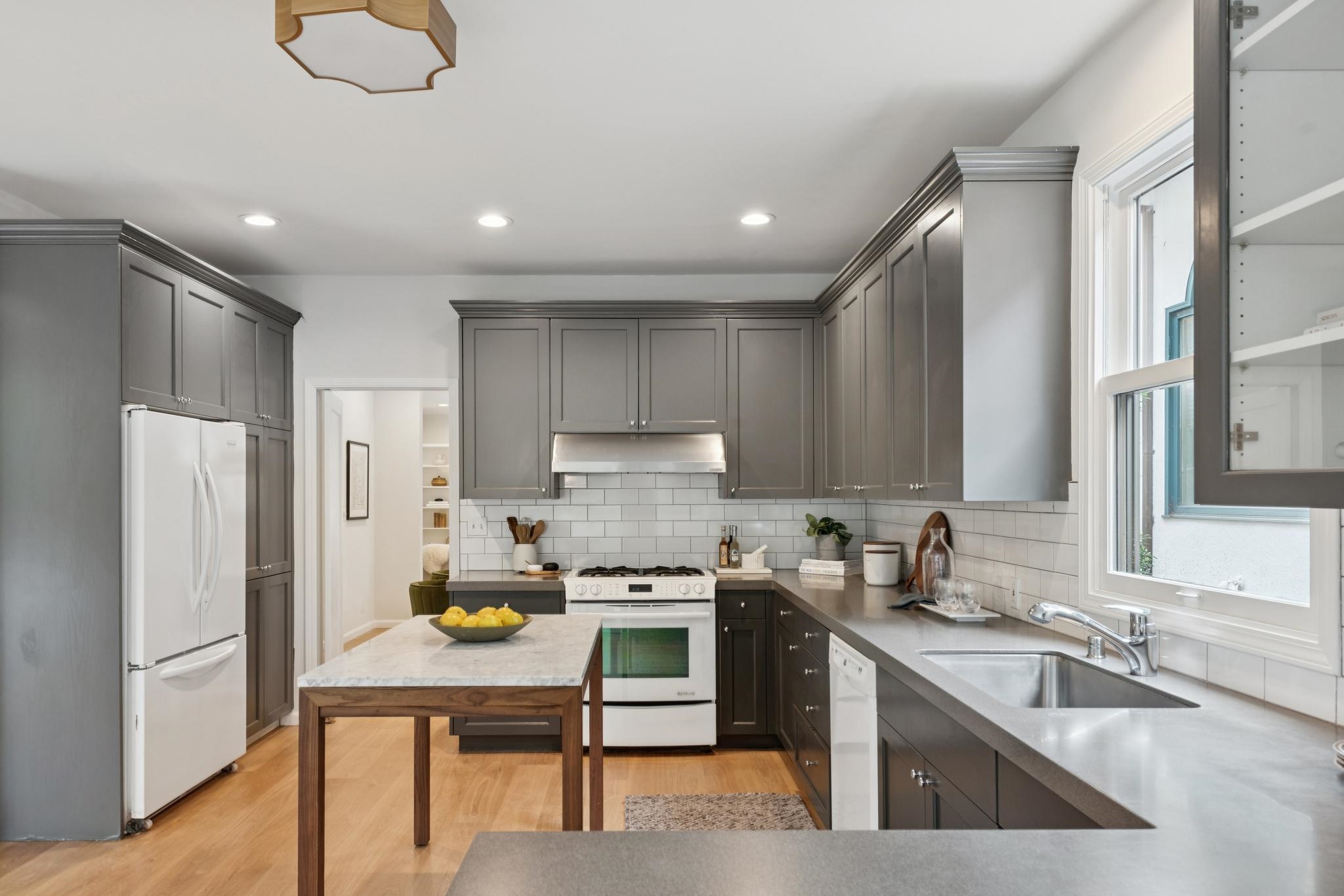 Detail Gallery Image 19 of 56 For 287 Cross Road, Oakland,  CA 94618-2025 - 3 Beds | 2/1 Baths