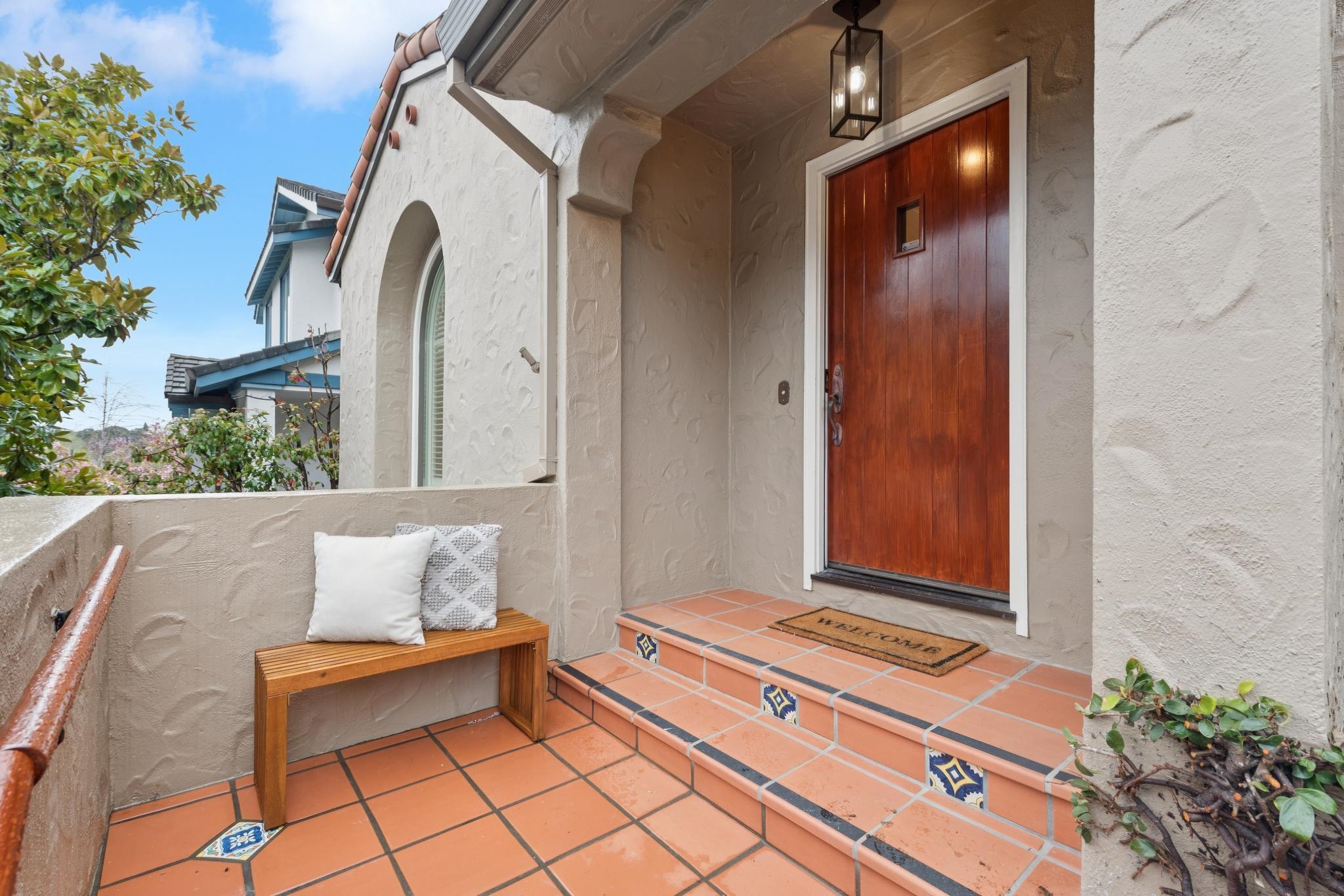 Detail Gallery Image 3 of 56 For 287 Cross Road, Oakland,  CA 94618-2025 - 3 Beds | 2/1 Baths