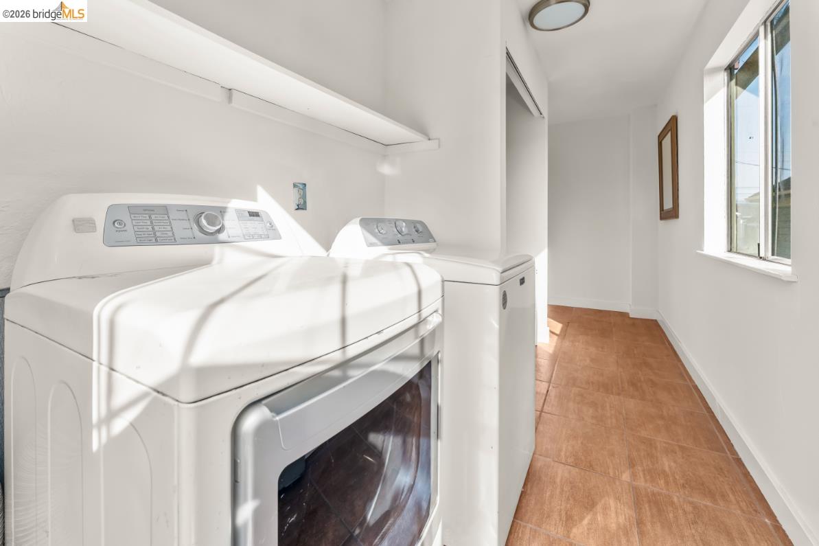 Detail Gallery Image 11 of 13 For 1431 10th St, Oakland,  CA 94607 - – Beds | – Baths