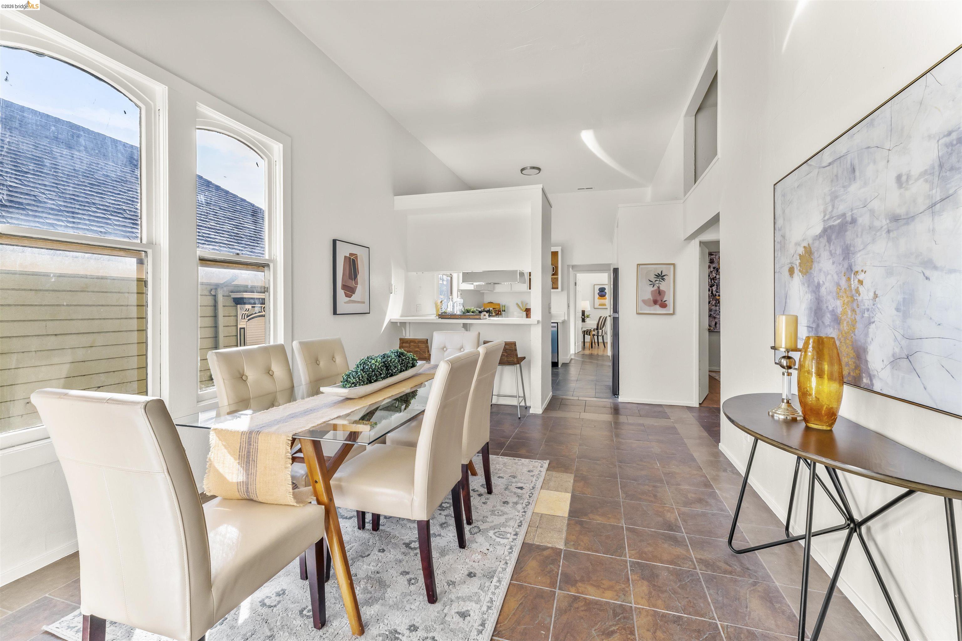 Detail Gallery Image 4 of 13 For 1431 10th St, Oakland,  CA 94607 - – Beds | – Baths