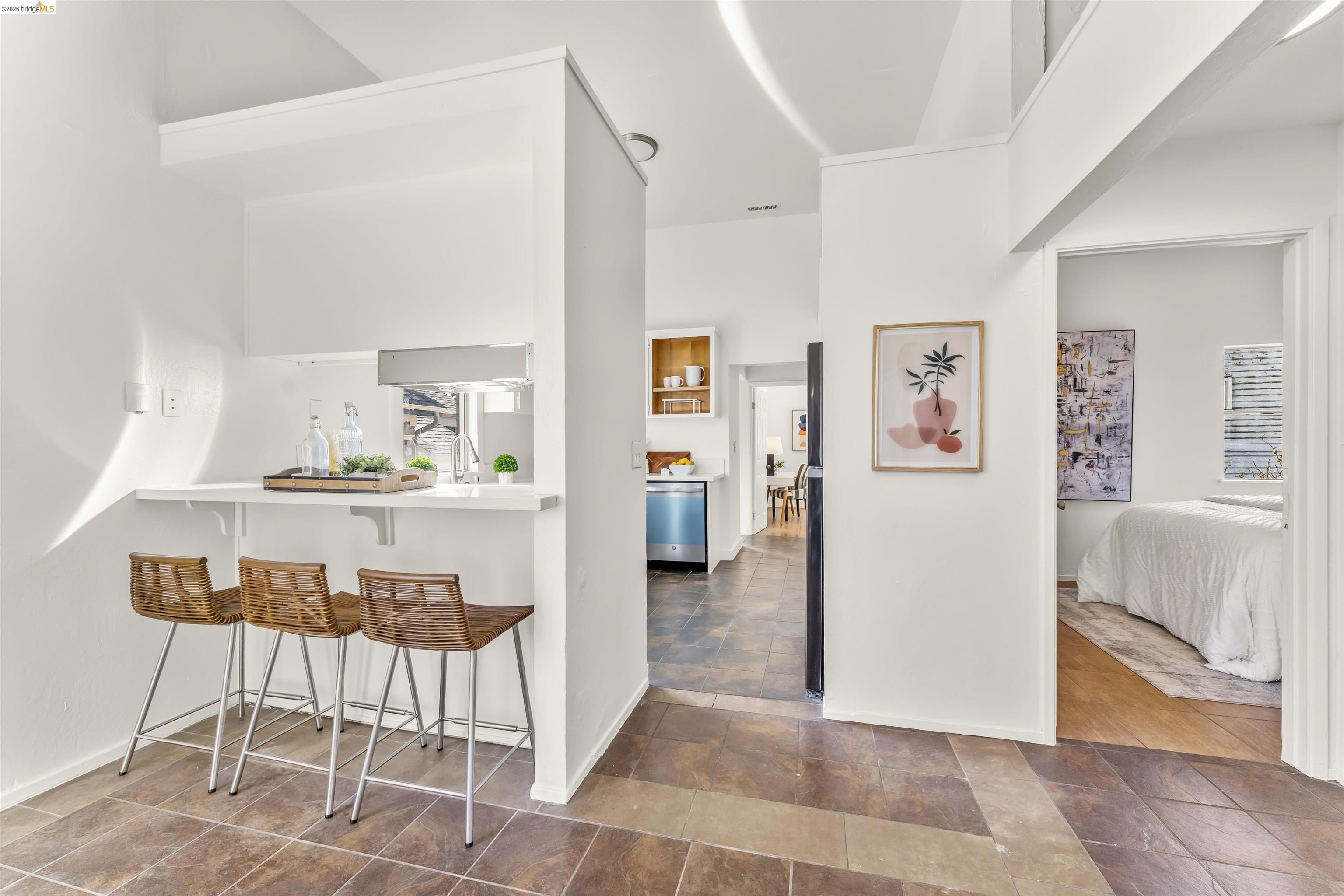 Detail Gallery Image 5 of 13 For 1431 10th St, Oakland,  CA 94607 - – Beds | – Baths