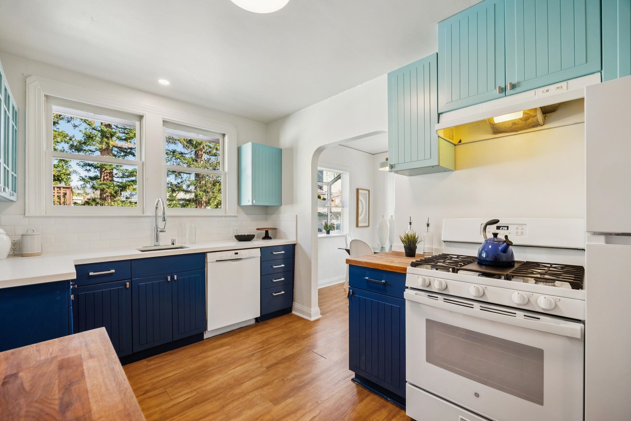 Detail Gallery Image 13 of 59 For 1207 Francisco Street, Berkeley,  CA 94702 - 3 Beds | 2 Baths