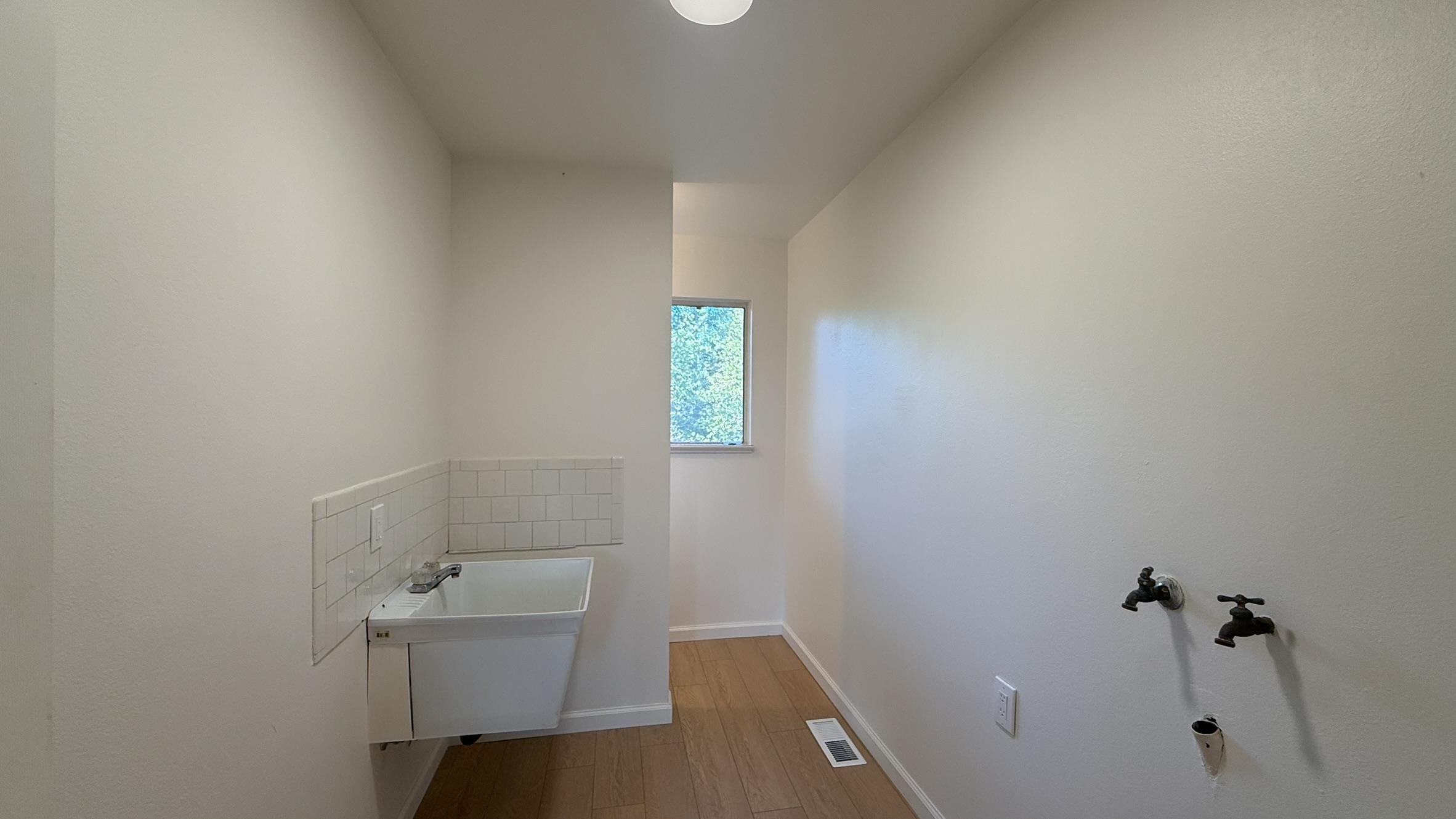 Detail Gallery Image 14 of 21 For 5051 Harrison Grade Rd, Sebastopol,  CA 95472 - 2 Beds | 2/1 Baths