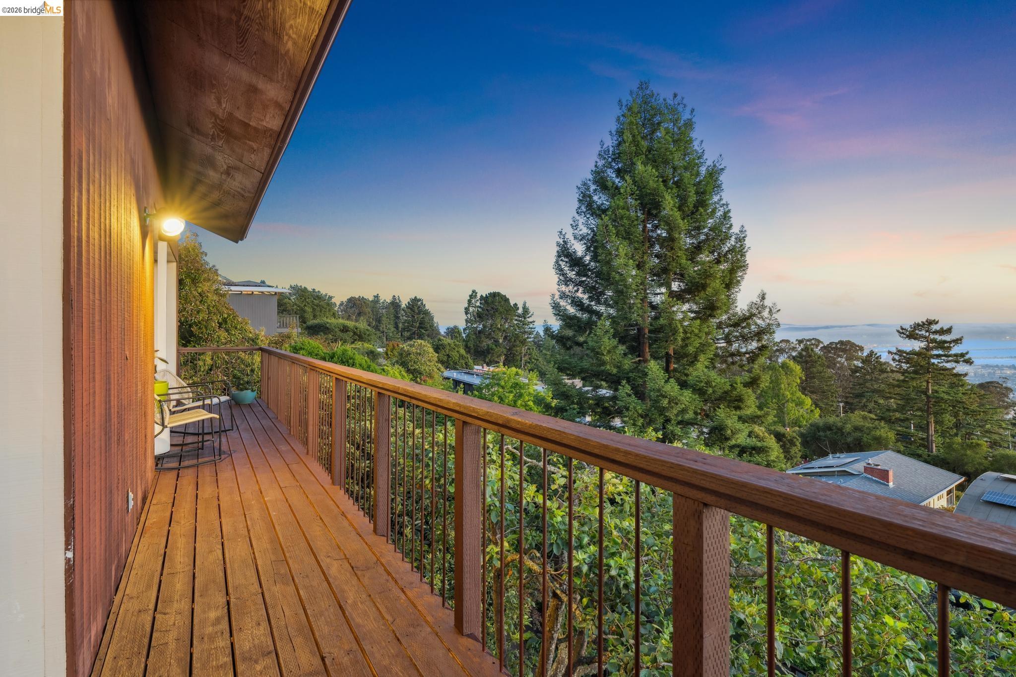Detail Gallery Image 12 of 46 For 120 Hill Rd, Berkeley,  CA 94708 - 4 Beds | 2/2 Baths