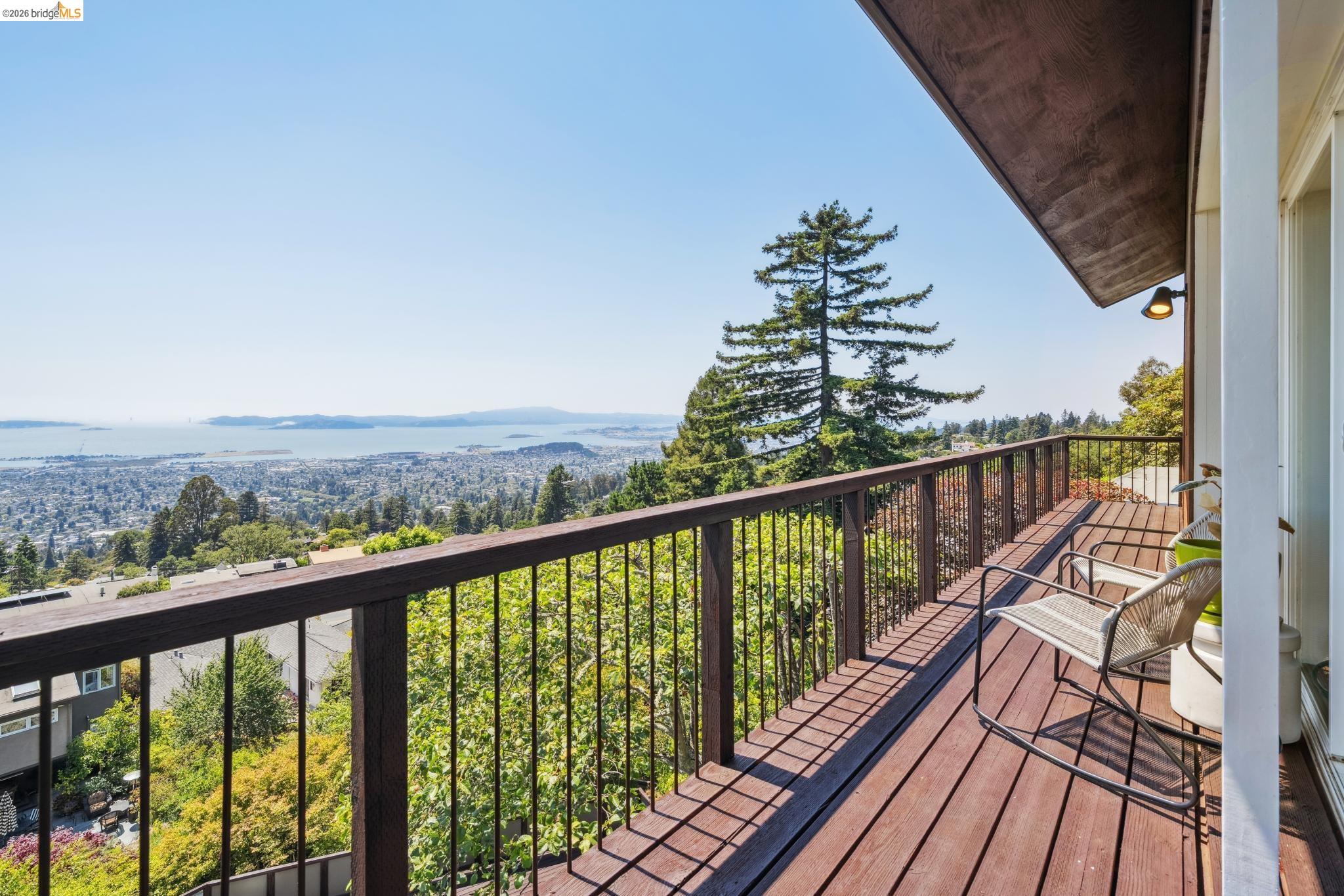 Detail Gallery Image 13 of 46 For 120 Hill Rd, Berkeley,  CA 94708 - 4 Beds | 2/2 Baths