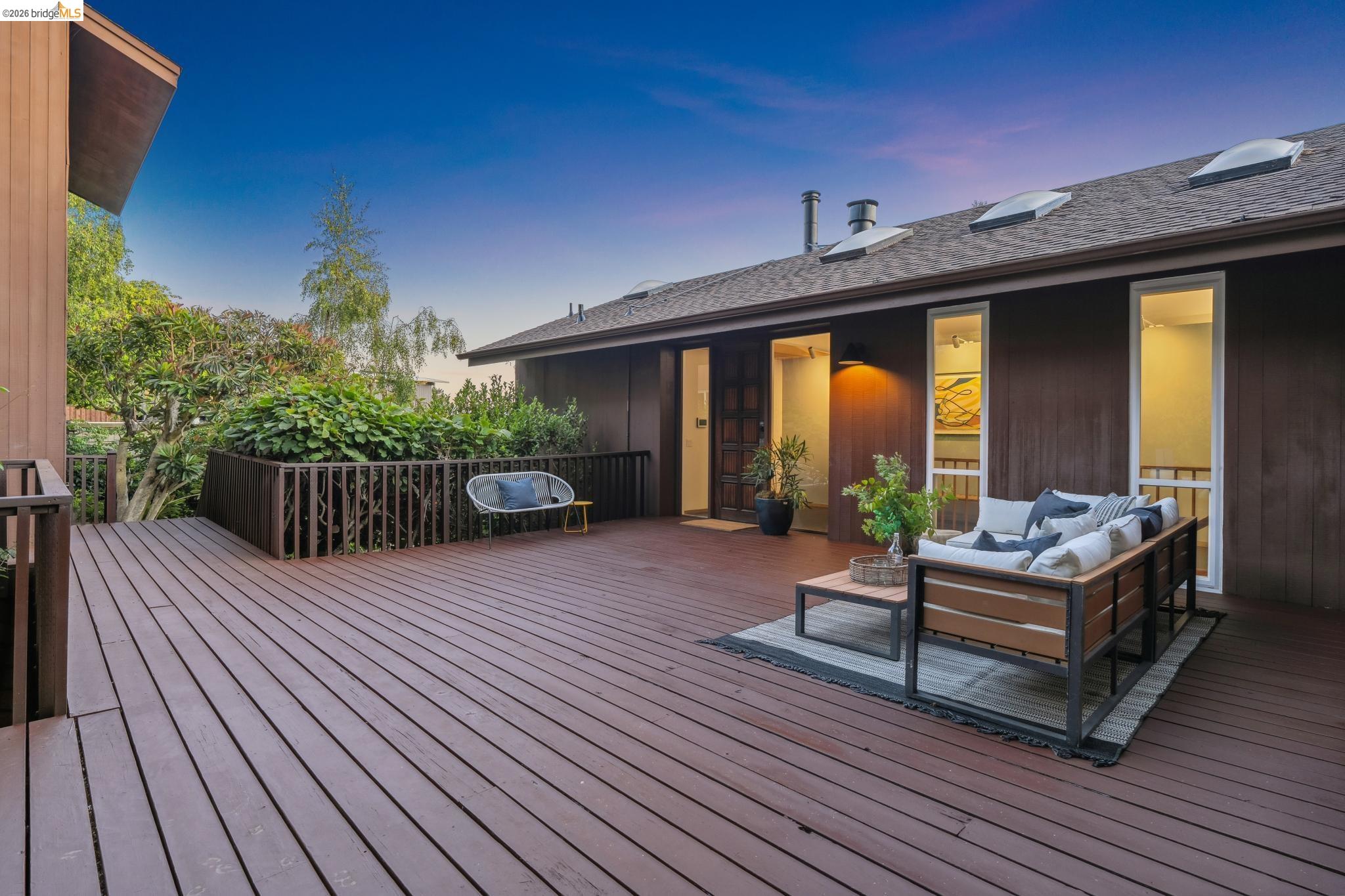 Detail Gallery Image 3 of 46 For 120 Hill Rd, Berkeley,  CA 94708 - 4 Beds | 2/2 Baths