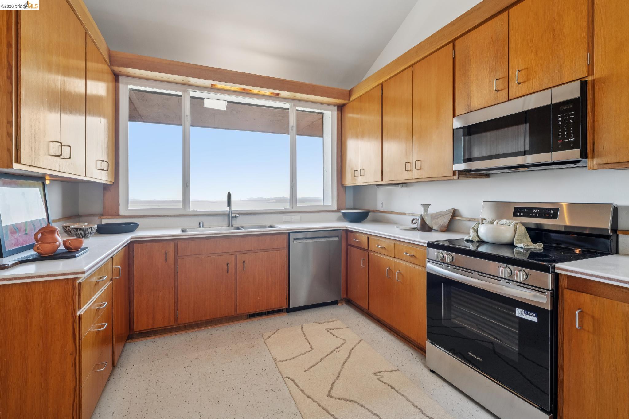 Detail Gallery Image 19 of 46 For 120 Hill Rd, Berkeley,  CA 94708 - 4 Beds | 2/2 Baths