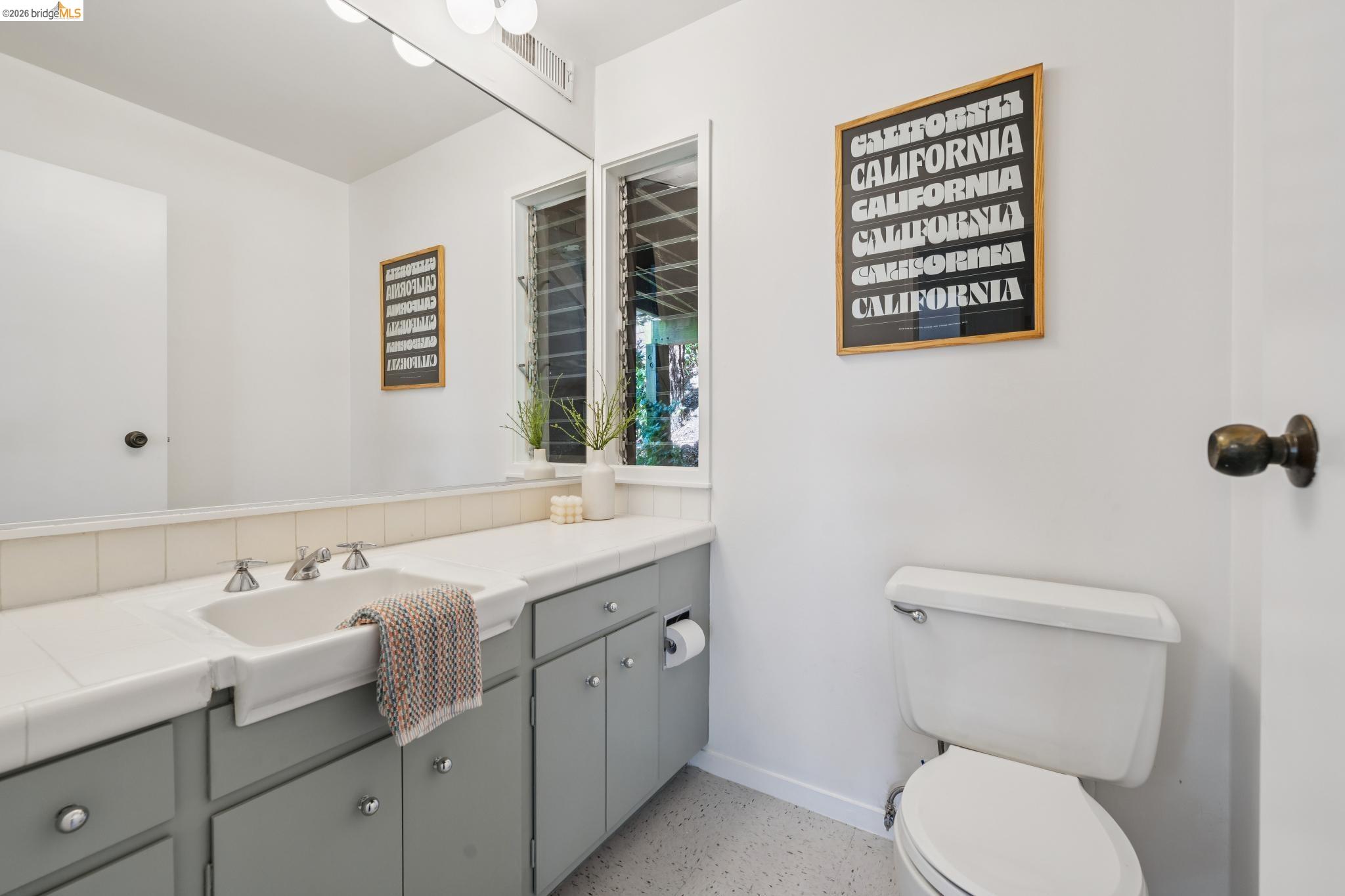 Detail Gallery Image 36 of 46 For 120 Hill Rd, Berkeley,  CA 94708 - 4 Beds | 2/2 Baths