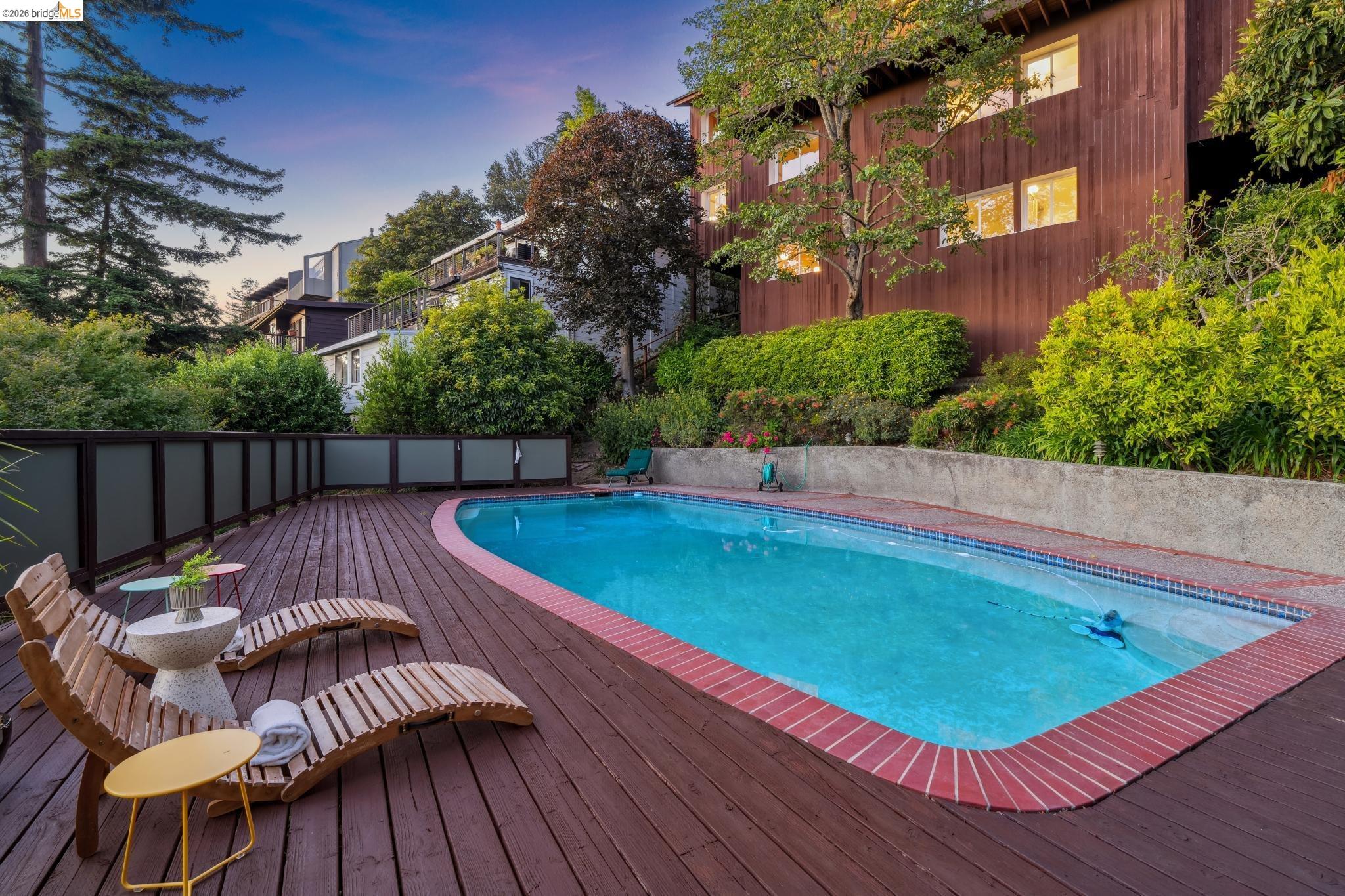 Detail Gallery Image 45 of 46 For 120 Hill Rd, Berkeley,  CA 94708 - 4 Beds | 2/2 Baths