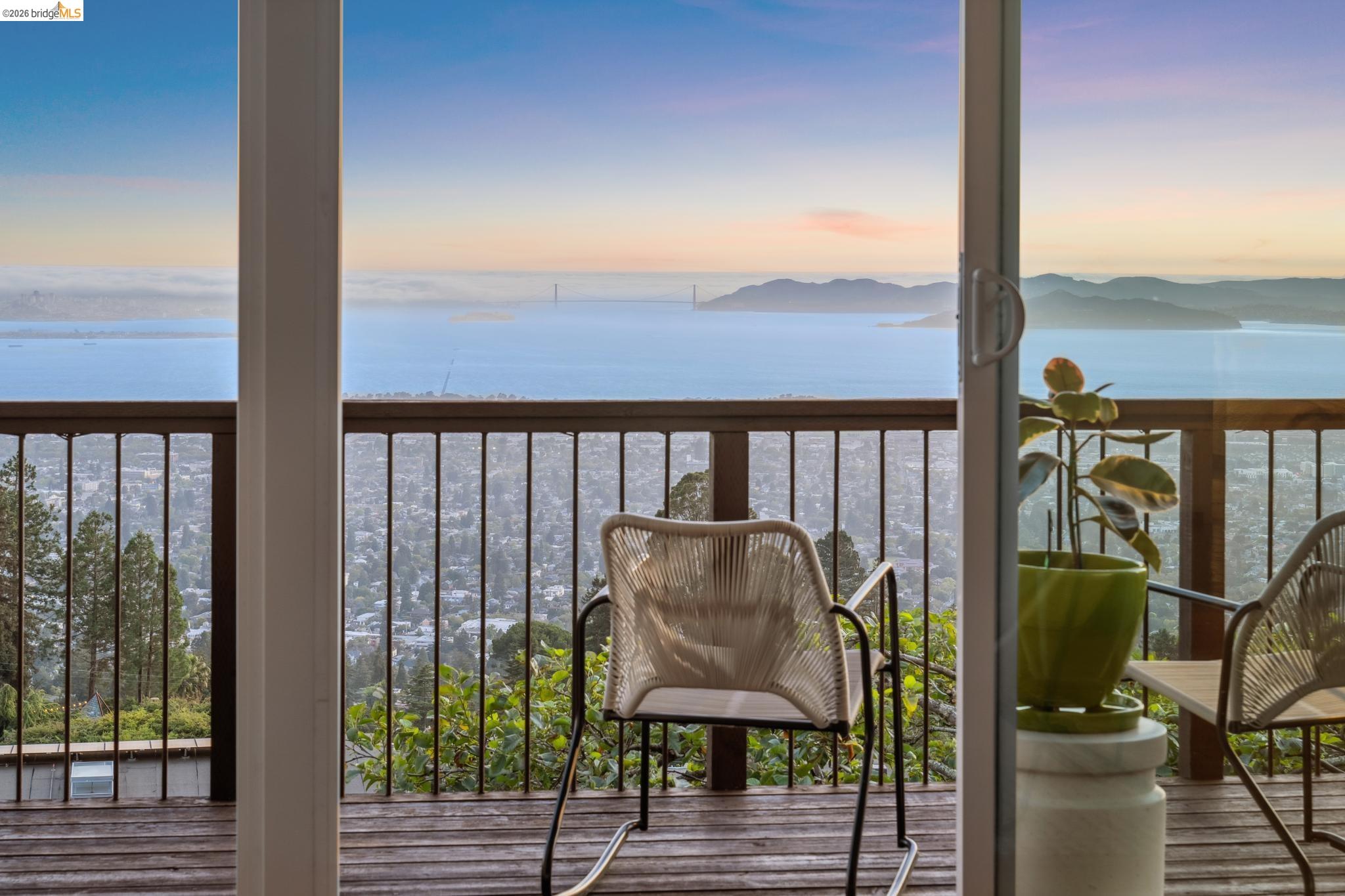 Detail Gallery Image 8 of 46 For 120 Hill Rd, Berkeley,  CA 94708 - 4 Beds | 2/2 Baths