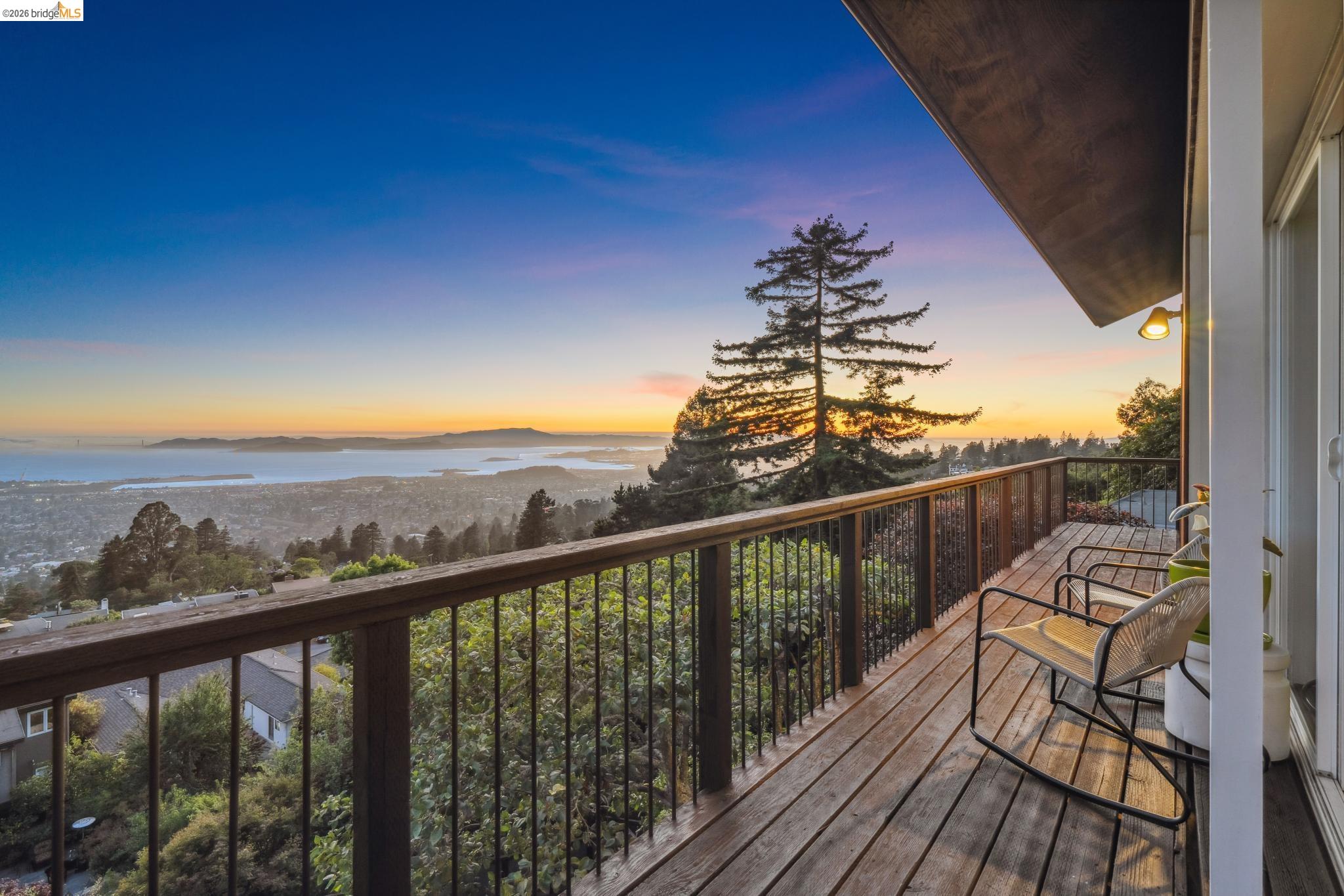 Detail Gallery Image 9 of 46 For 120 Hill Rd, Berkeley,  CA 94708 - 4 Beds | 2/2 Baths