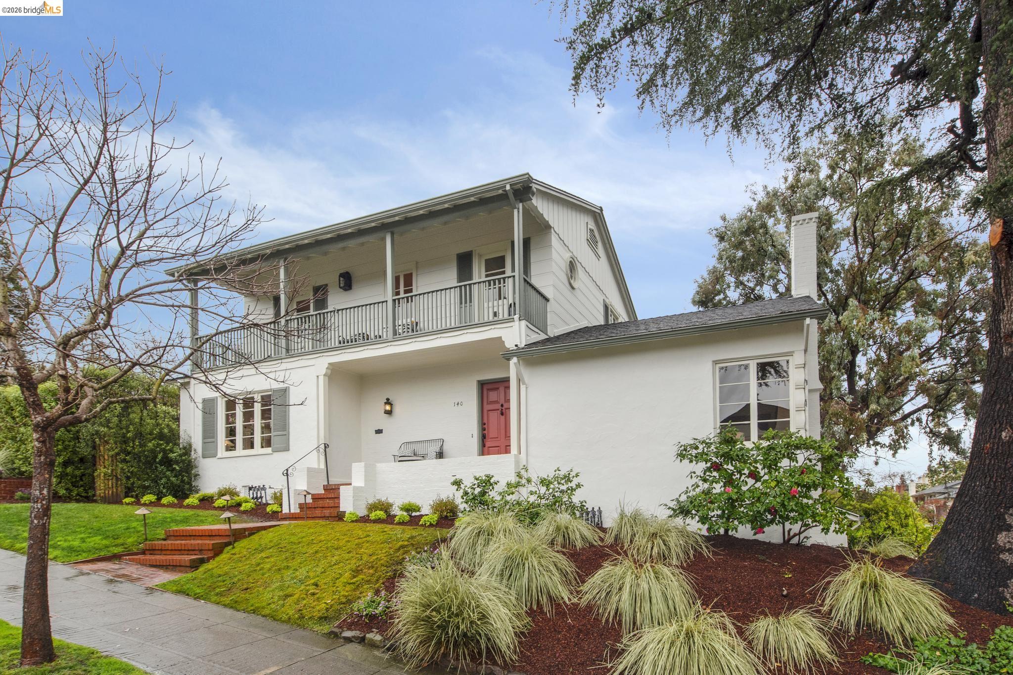 Detail Gallery Image 2 of 57 For 140 Cambridge Way, Piedmont,  CA 94611 - 3 Beds | 3 Baths