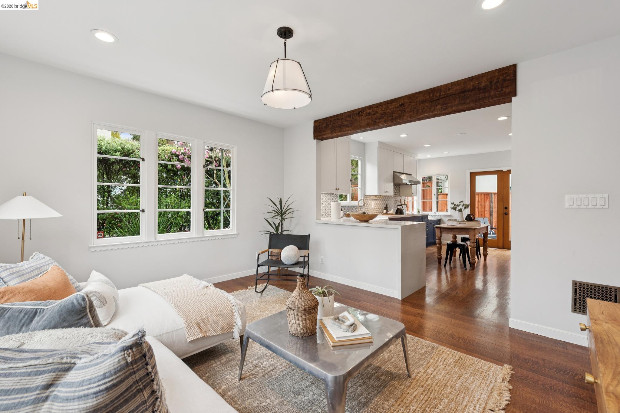 Detail Gallery Image 20 of 57 For 140 Cambridge Way, Piedmont,  CA 94611 - 3 Beds | 3 Baths