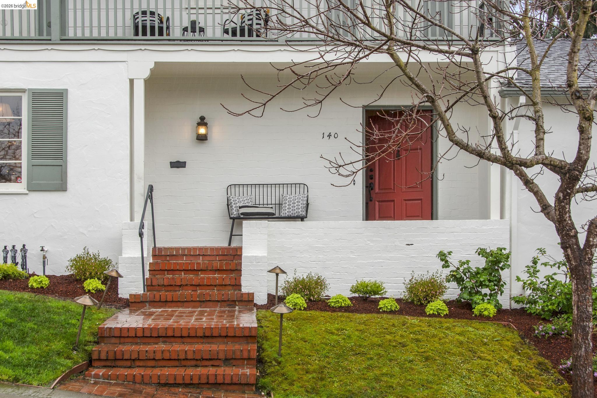 Detail Gallery Image 4 of 57 For 140 Cambridge Way, Piedmont,  CA 94611 - 3 Beds | 3 Baths