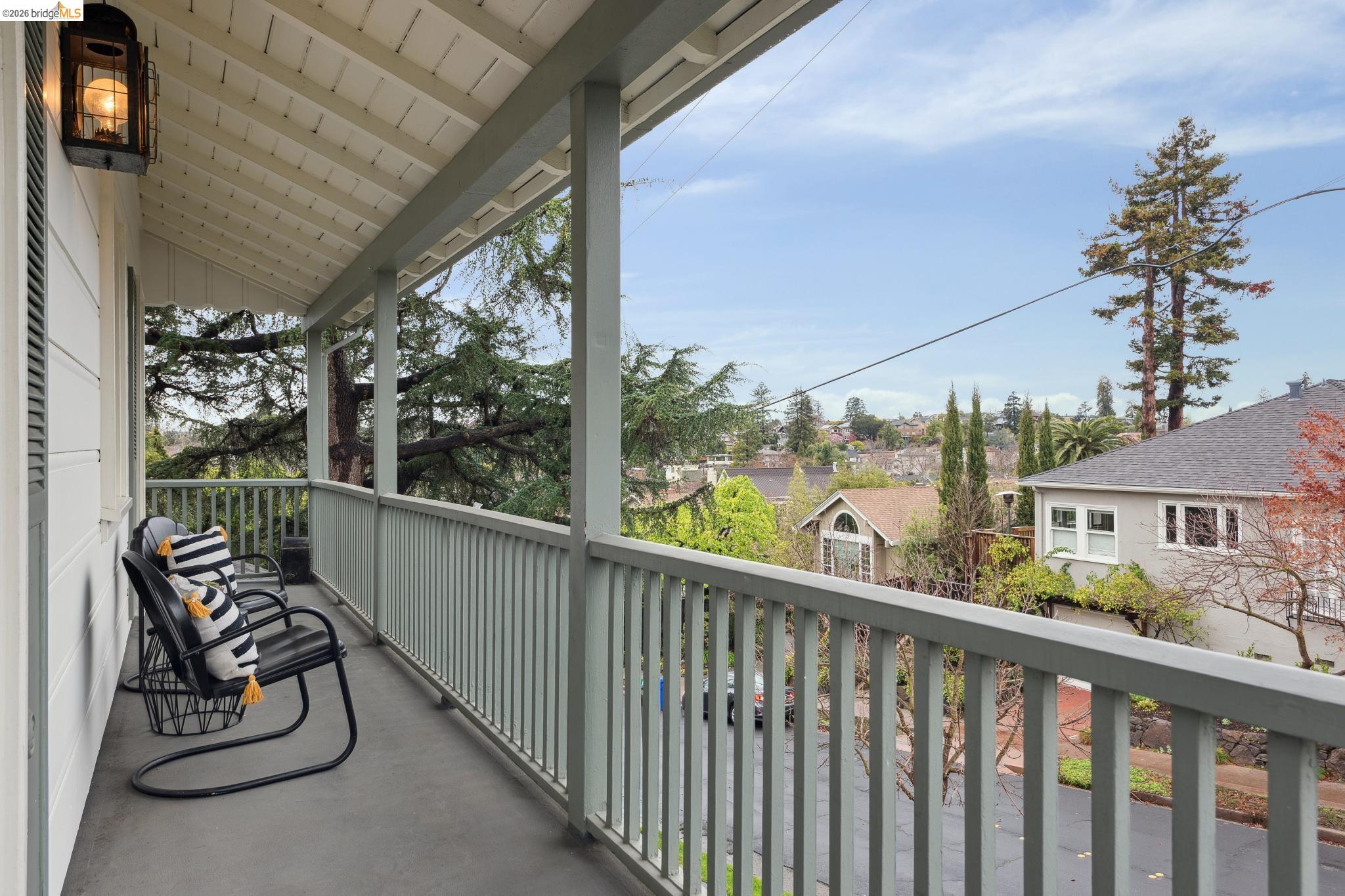 Detail Gallery Image 38 of 57 For 140 Cambridge Way, Piedmont,  CA 94611 - 3 Beds | 3 Baths