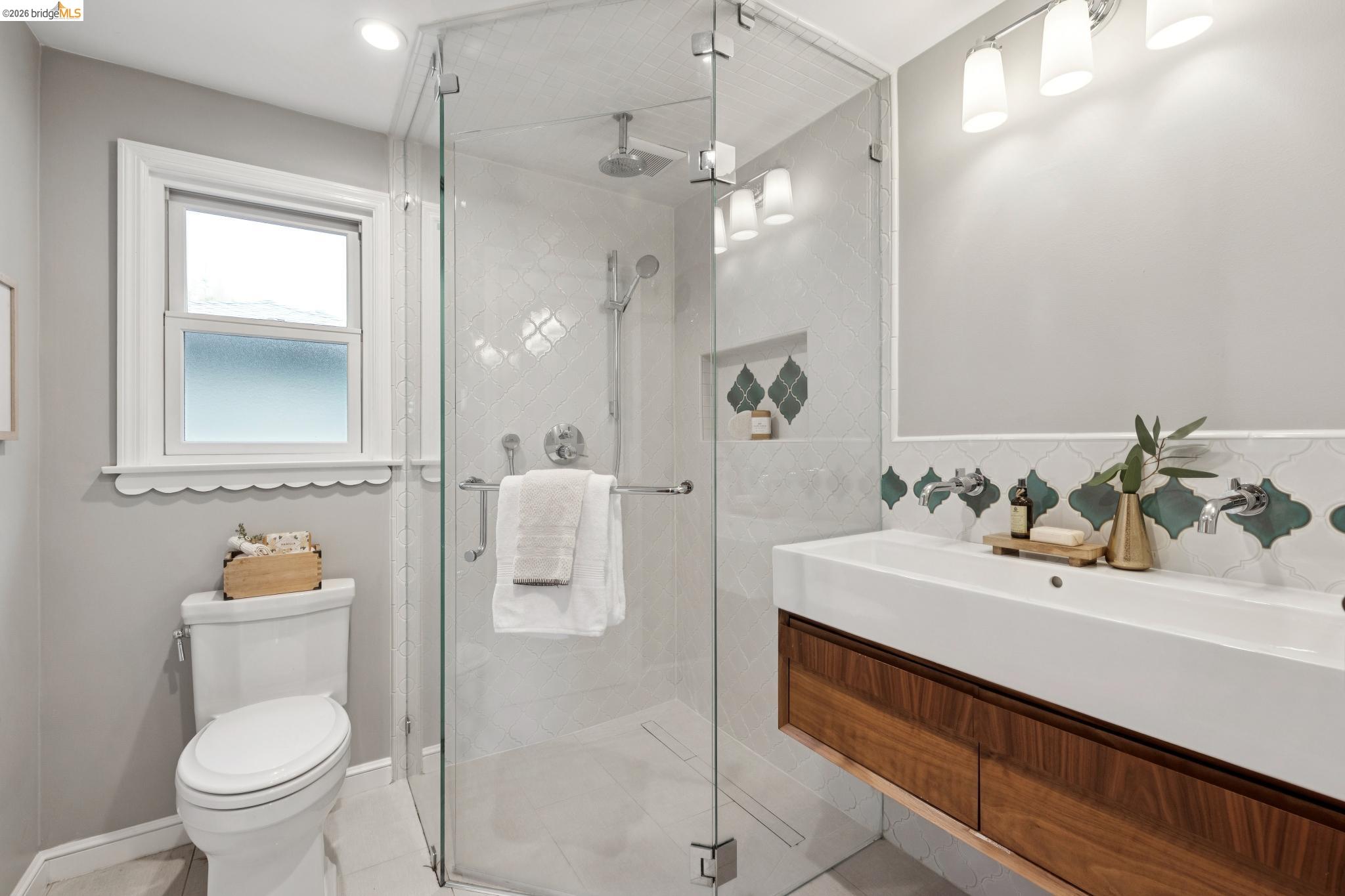 Detail Gallery Image 41 of 57 For 140 Cambridge Way, Piedmont,  CA 94611 - 3 Beds | 3 Baths