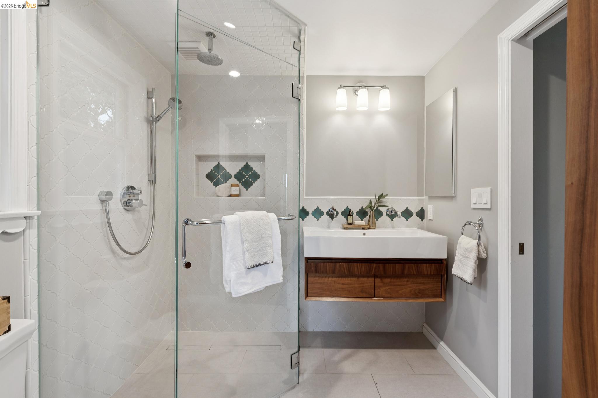 Detail Gallery Image 42 of 57 For 140 Cambridge Way, Piedmont,  CA 94611 - 3 Beds | 3 Baths