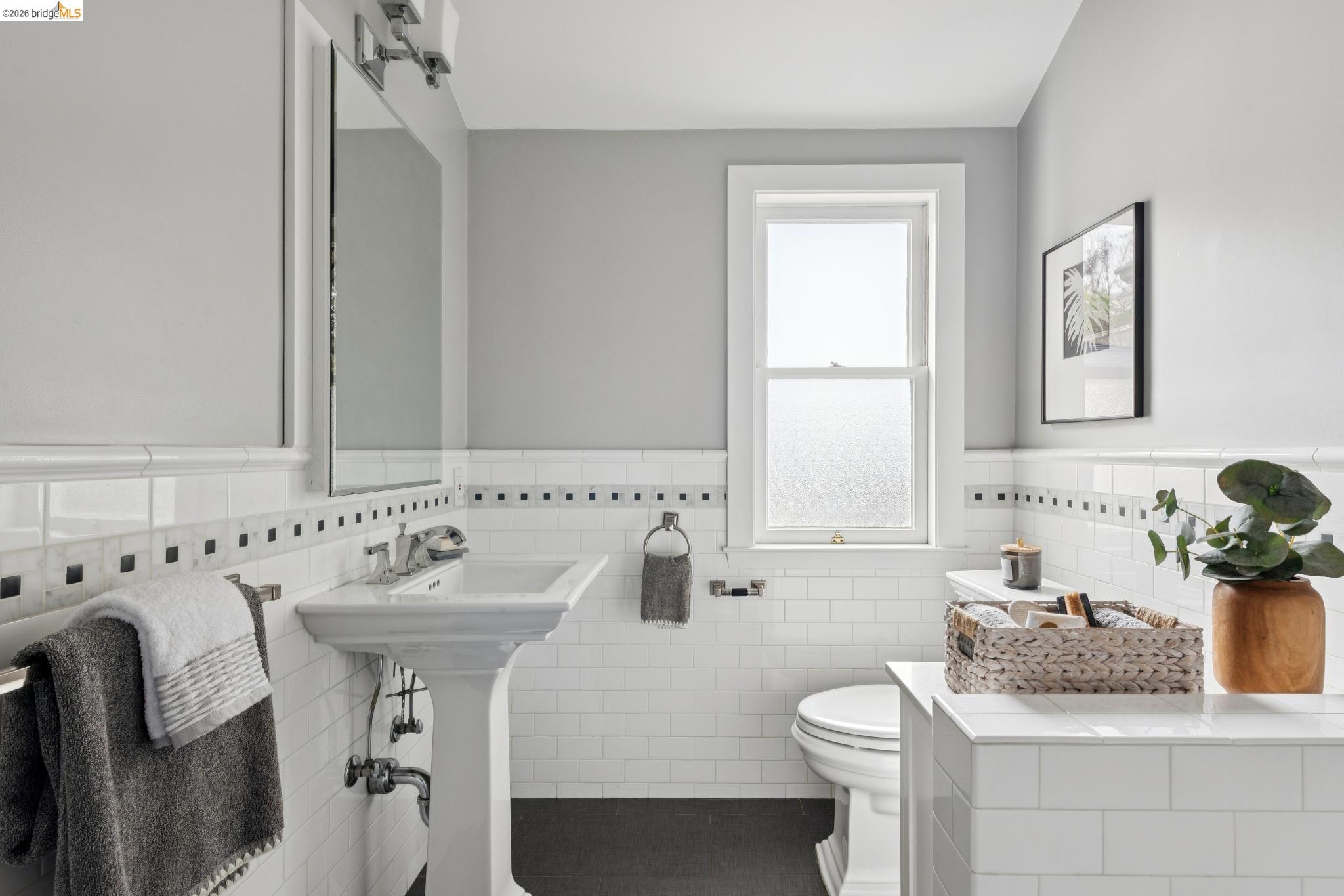 Detail Gallery Image 49 of 57 For 140 Cambridge Way, Piedmont,  CA 94611 - 3 Beds | 3 Baths