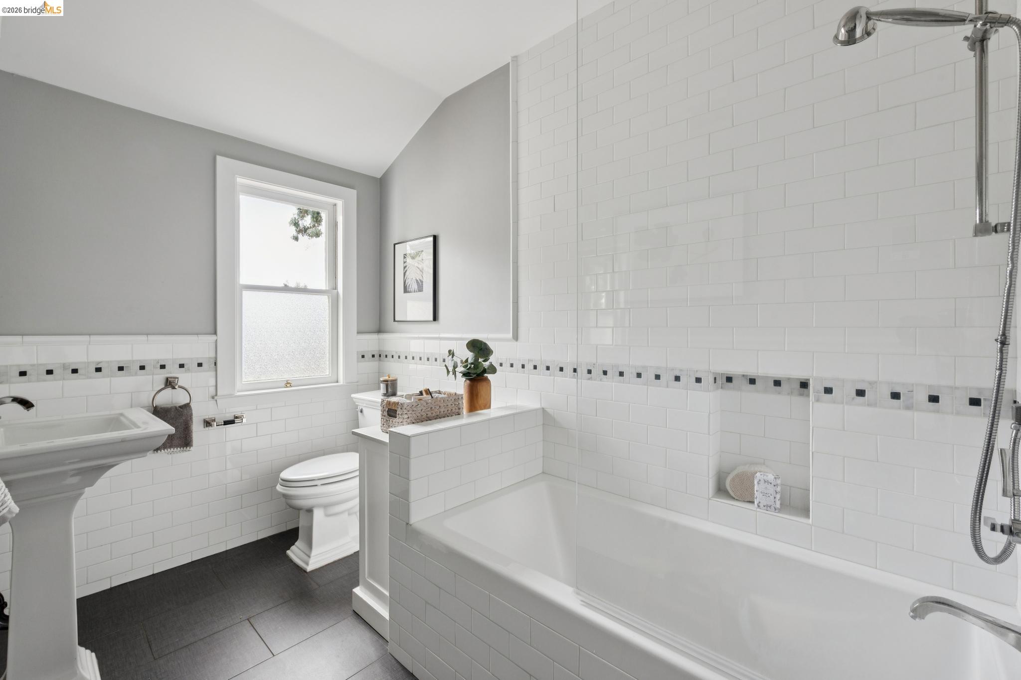 Detail Gallery Image 50 of 57 For 140 Cambridge Way, Piedmont,  CA 94611 - 3 Beds | 3 Baths