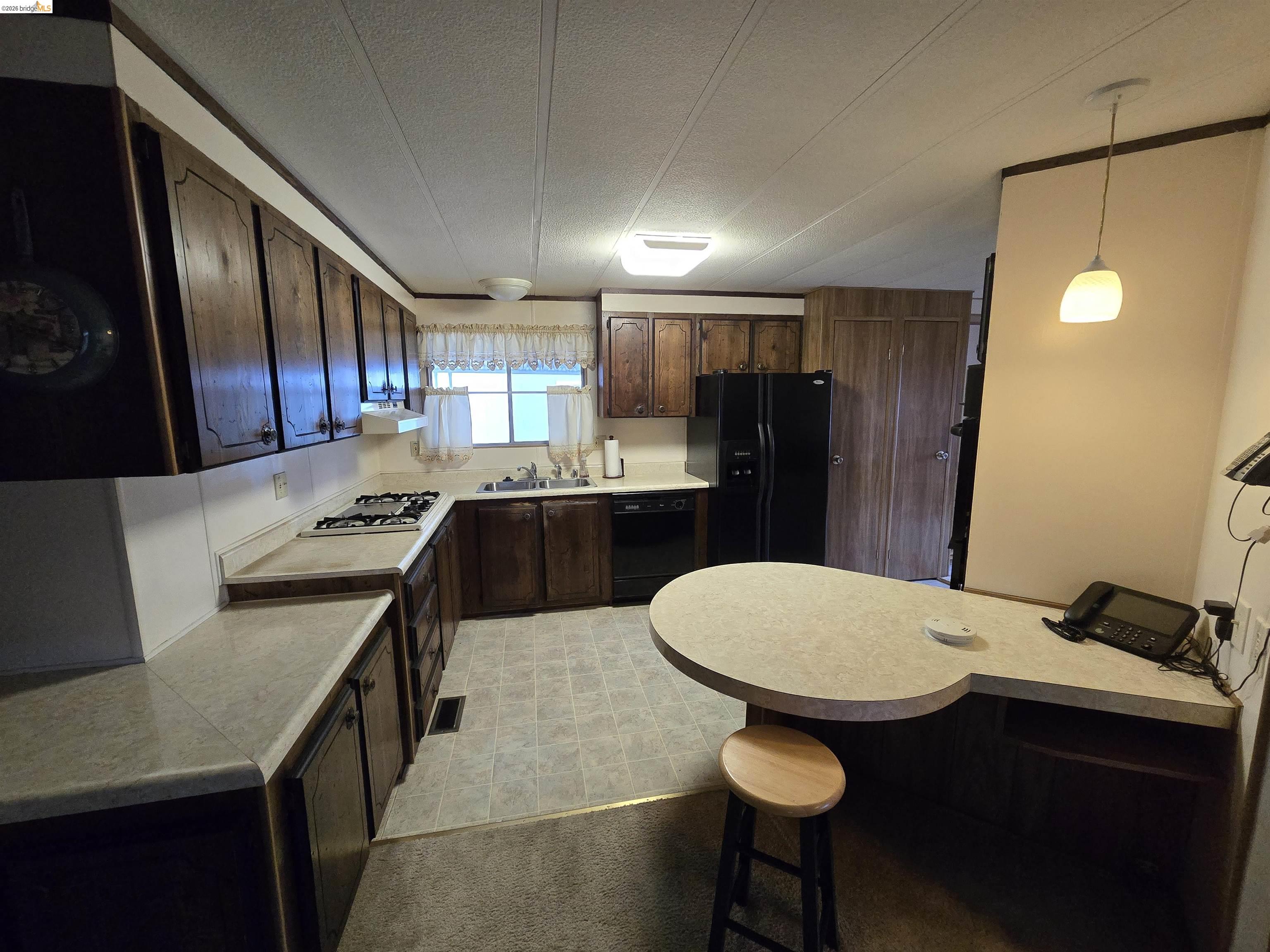 Detail Gallery Image 5 of 12 For 131 Banyon Dr, Pittsburg,  CA 94565 - 2 Beds | 2 Baths