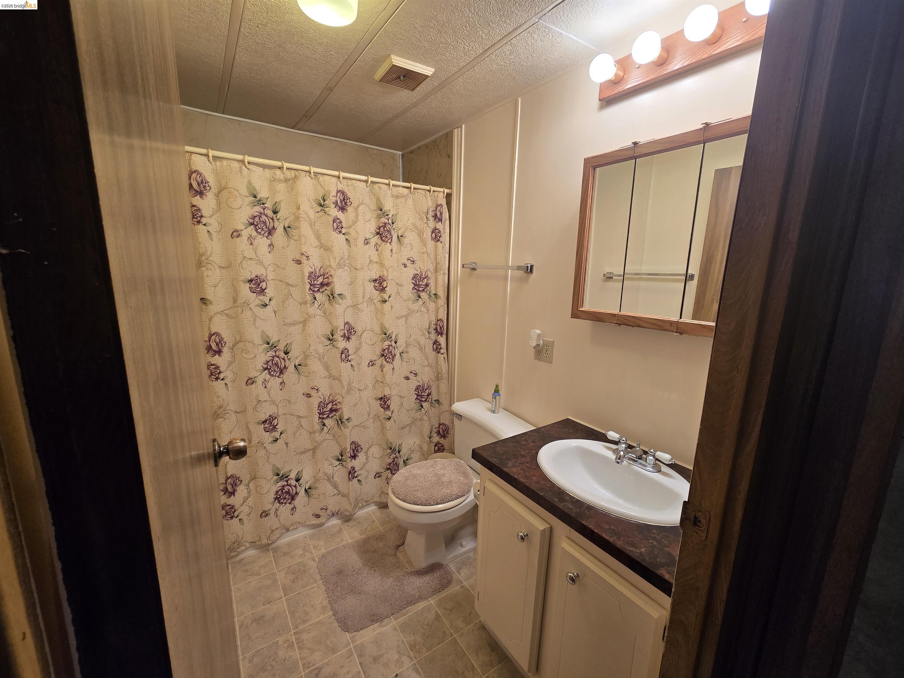 Detail Gallery Image 9 of 12 For 131 Banyon Dr, Pittsburg,  CA 94565 - 2 Beds | 2 Baths