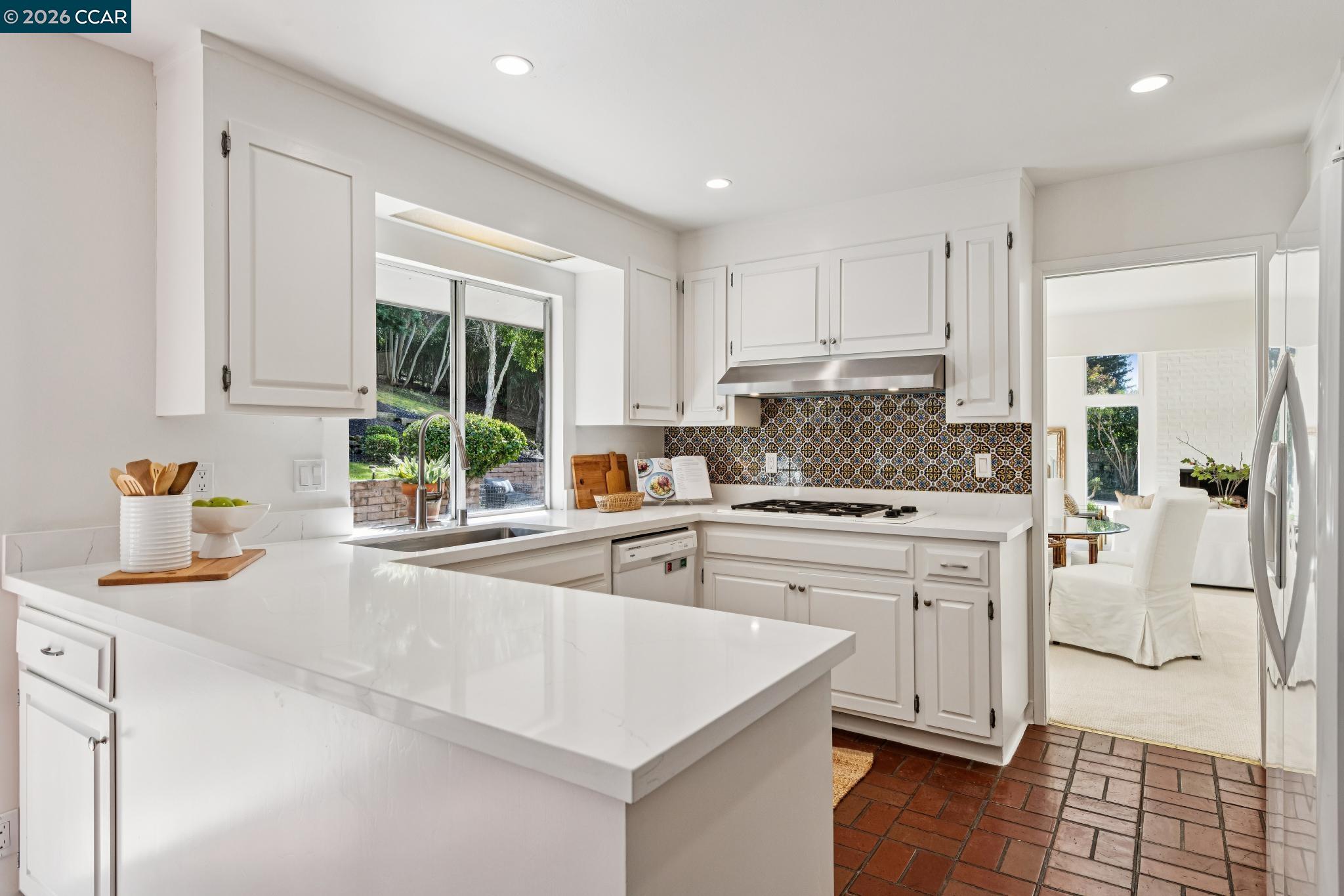 Detail Gallery Image 15 of 47 For 475 Dalewood Dr, Orinda,  CA 94563 - 5 Beds | 3/1 Baths