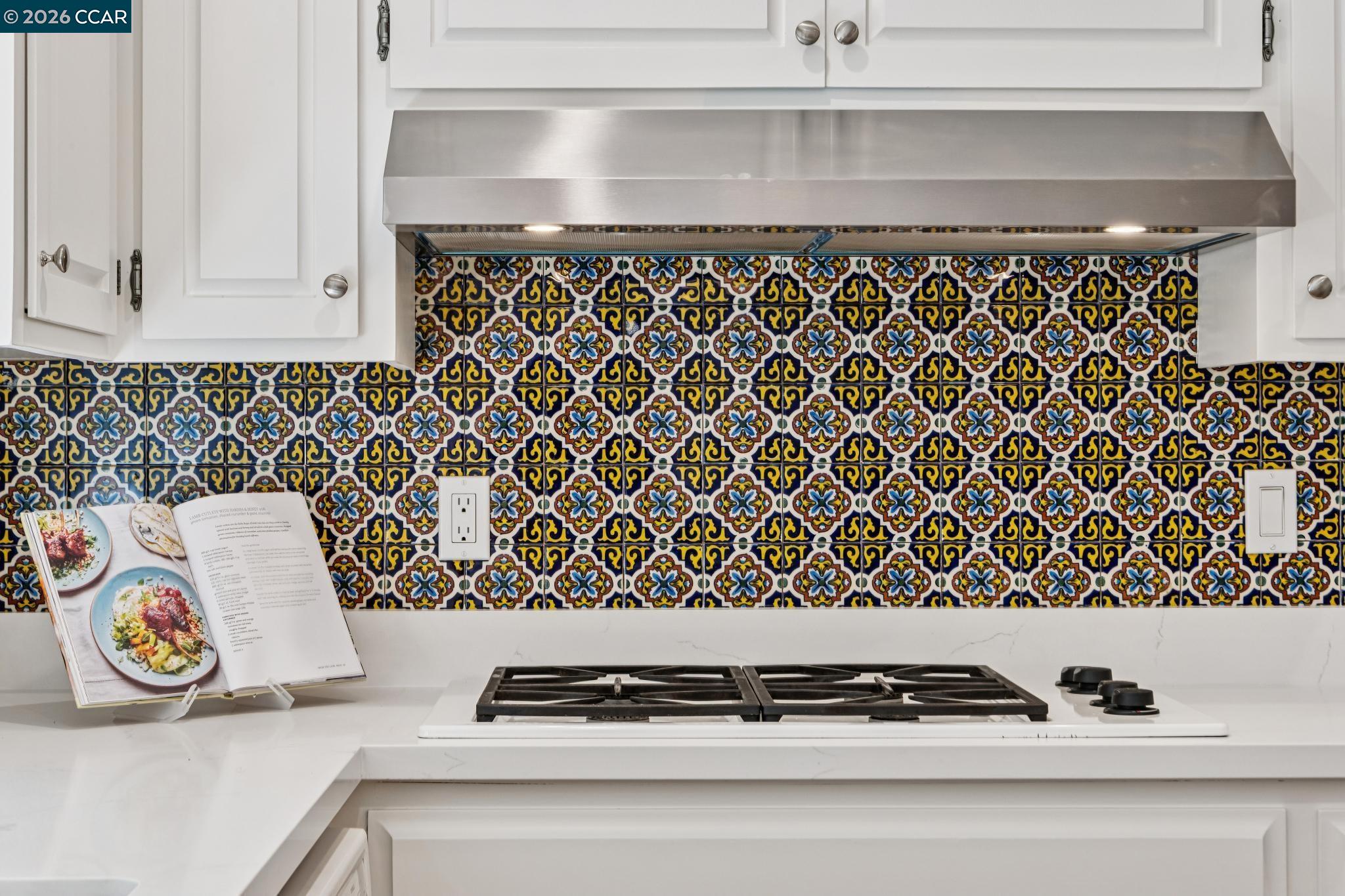 Detail Gallery Image 17 of 47 For 475 Dalewood Dr, Orinda,  CA 94563 - 5 Beds | 3/1 Baths