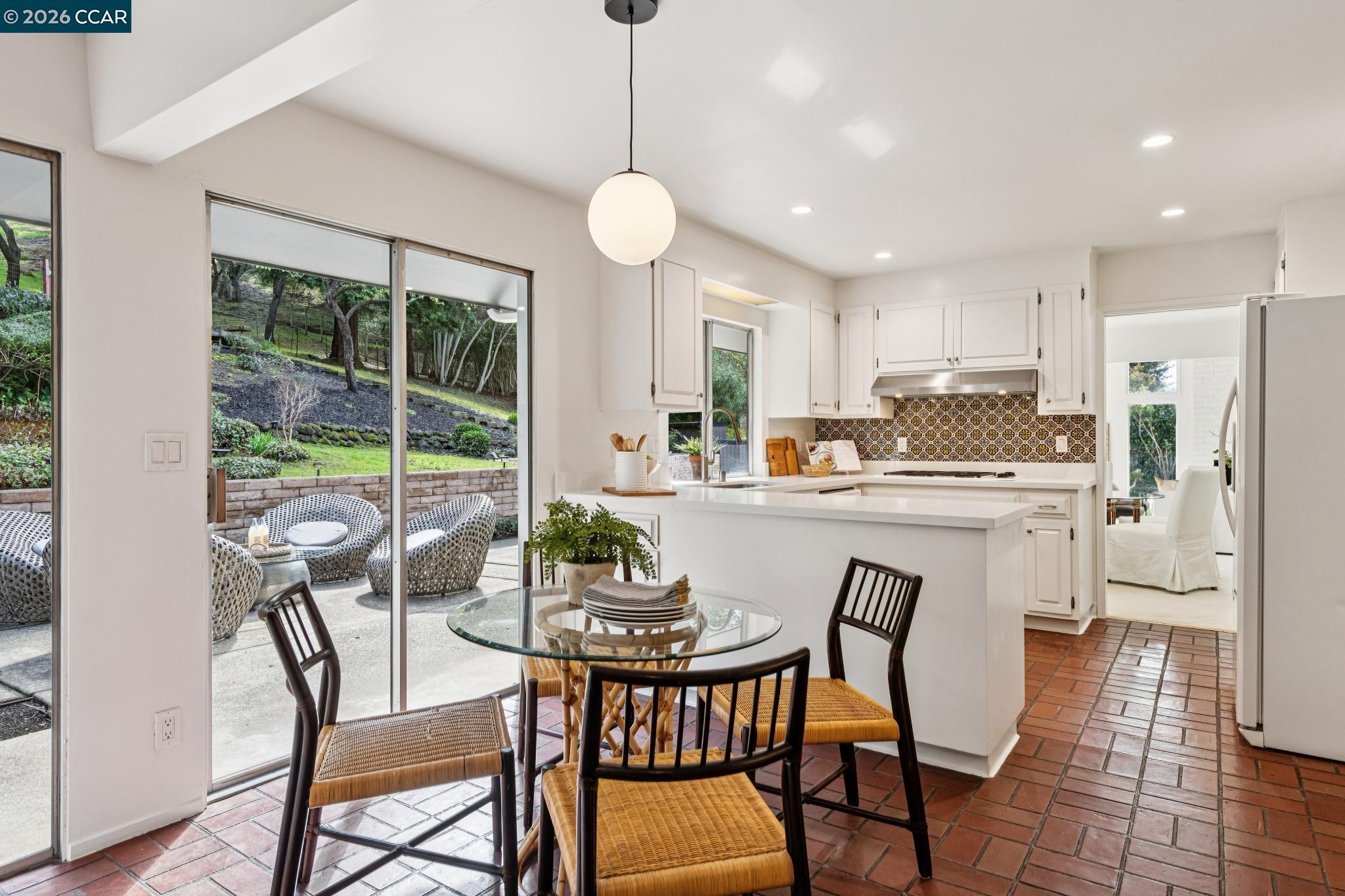 Detail Gallery Image 18 of 47 For 475 Dalewood Dr, Orinda,  CA 94563 - 5 Beds | 3/1 Baths