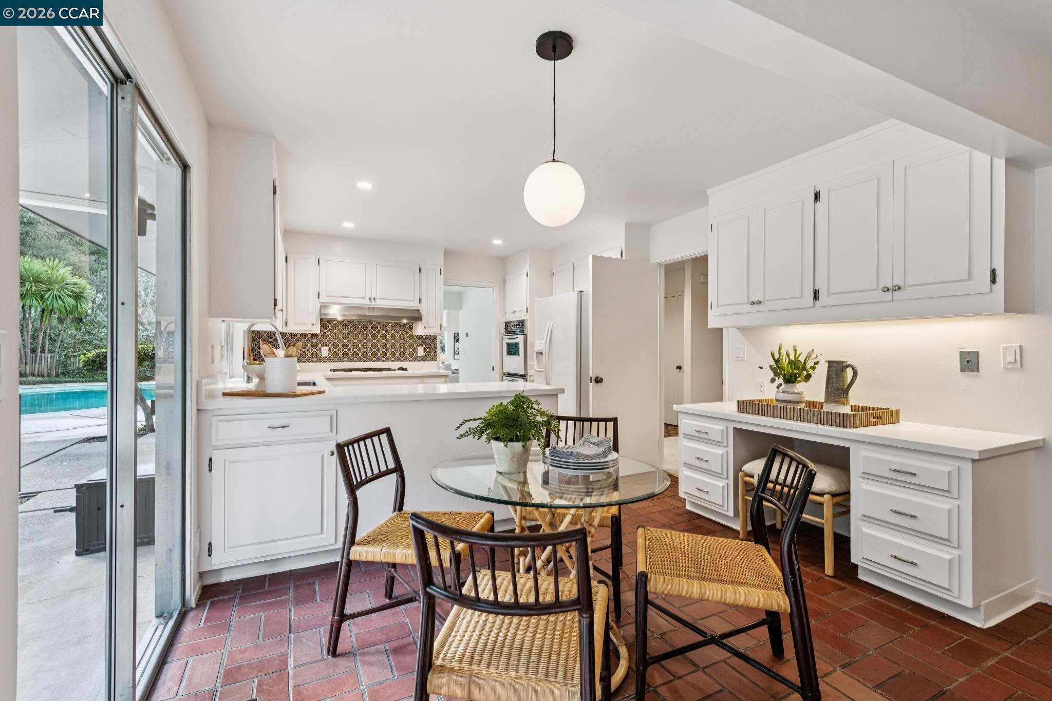 Detail Gallery Image 19 of 47 For 475 Dalewood Dr, Orinda,  CA 94563 - 5 Beds | 3/1 Baths