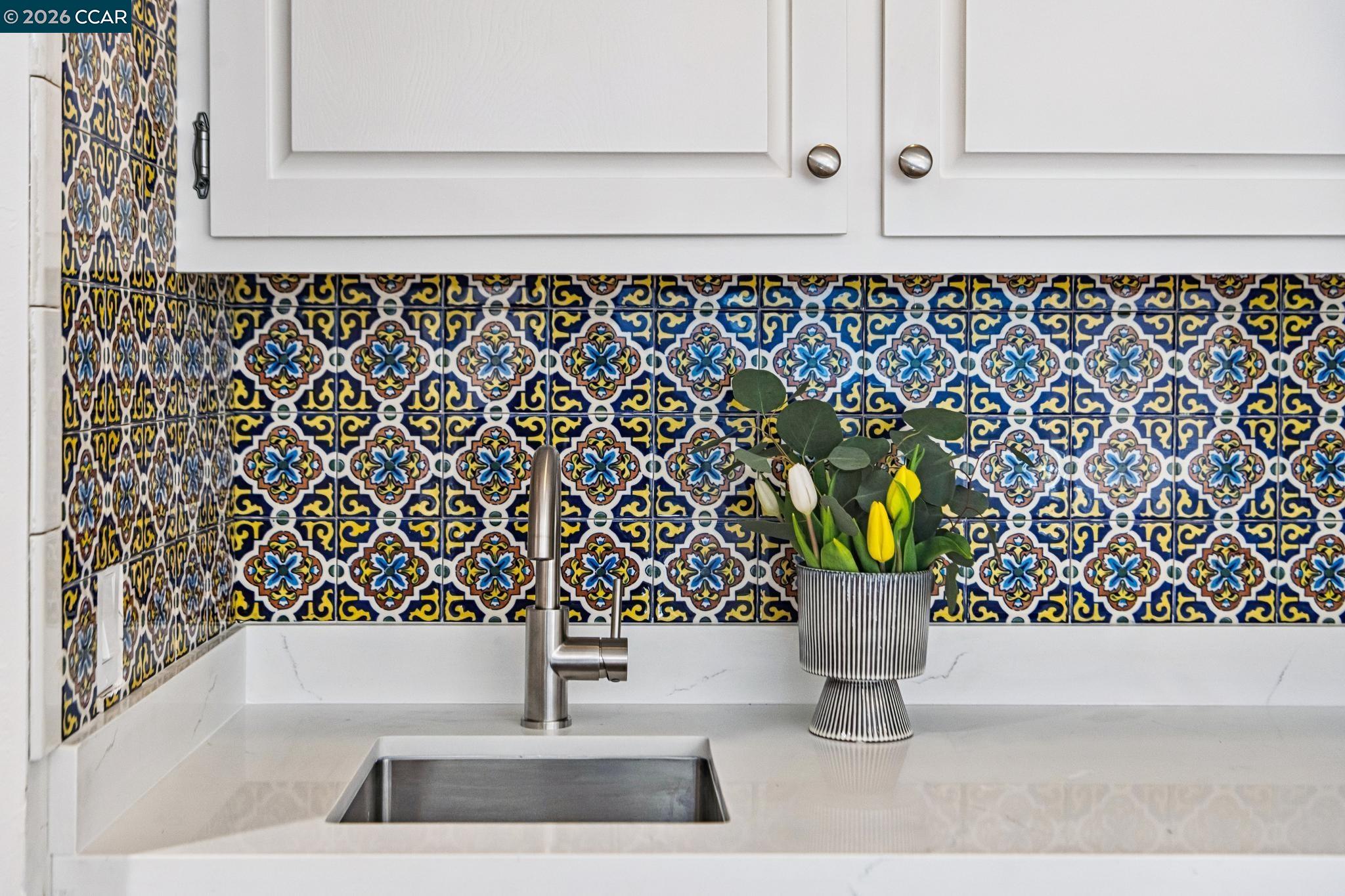 Detail Gallery Image 25 of 47 For 475 Dalewood Dr, Orinda,  CA 94563 - 5 Beds | 3/1 Baths