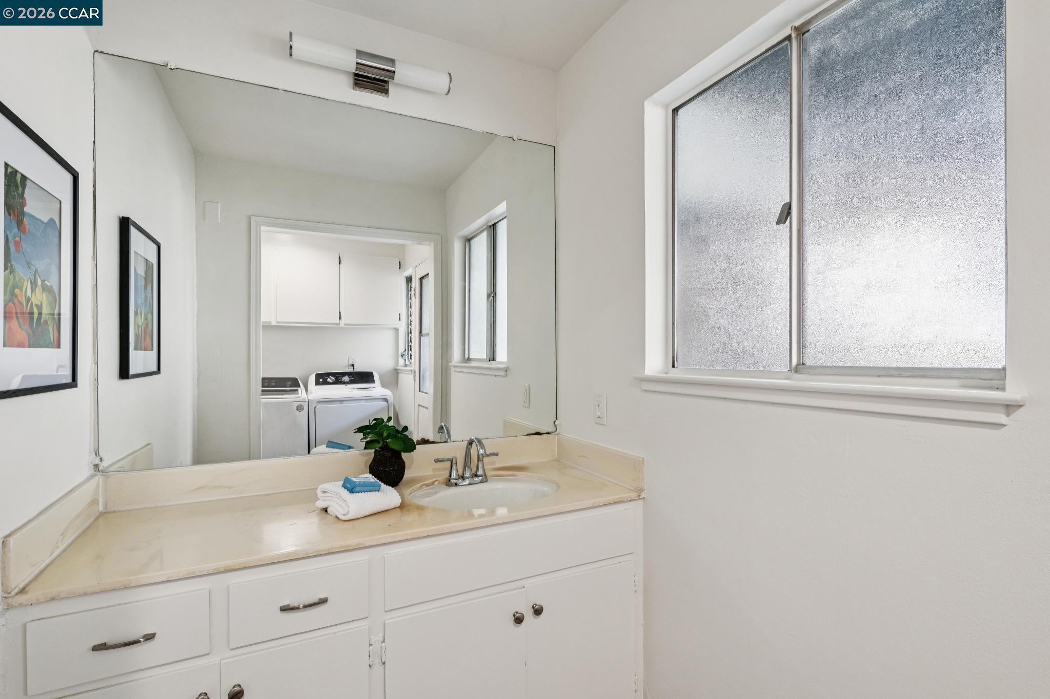 Detail Gallery Image 28 of 47 For 475 Dalewood Dr, Orinda,  CA 94563 - 5 Beds | 3/1 Baths