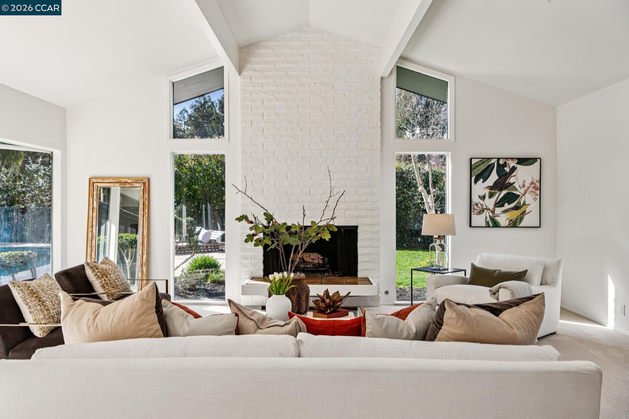 Detail Gallery Image 7 of 47 For 475 Dalewood Dr, Orinda,  CA 94563 - 5 Beds | 3/1 Baths