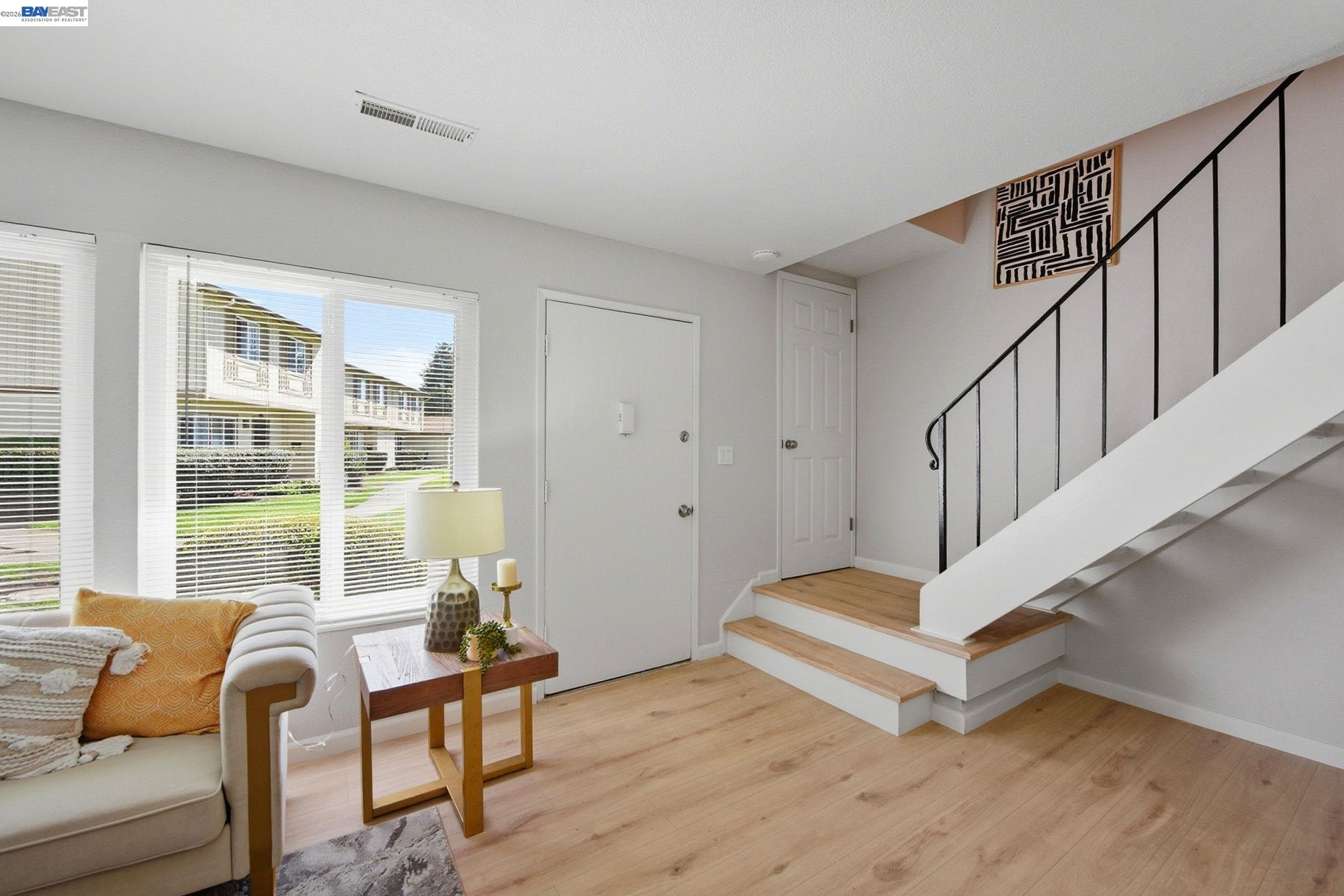 Detail Gallery Image 3 of 39 For 34597 Bluestone Cmn, Fremont,  CA 94555 - 3 Beds | 1/1 Baths