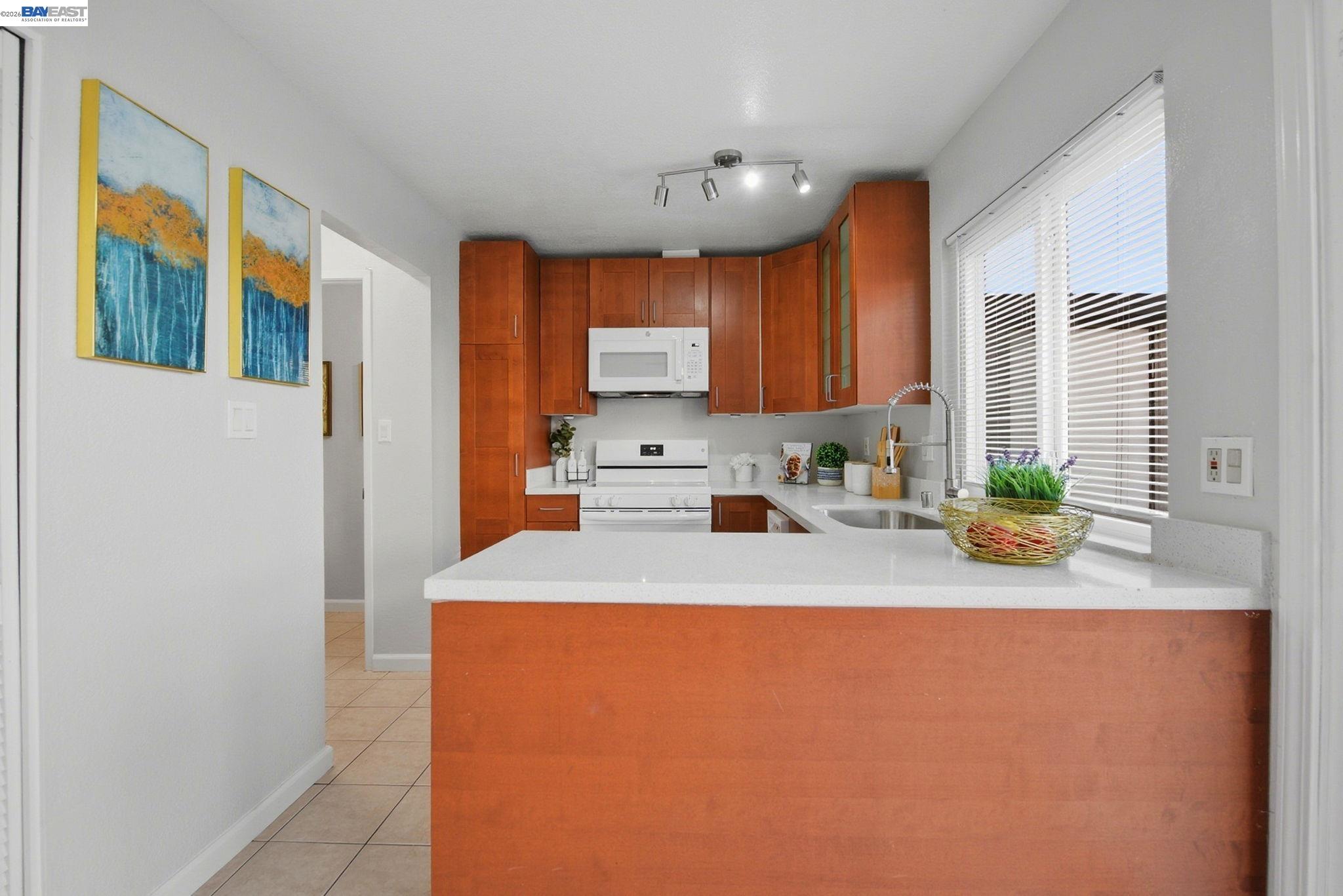 Detail Gallery Image 10 of 39 For 34597 Bluestone Cmn, Fremont,  CA 94555 - 3 Beds | 1/1 Baths