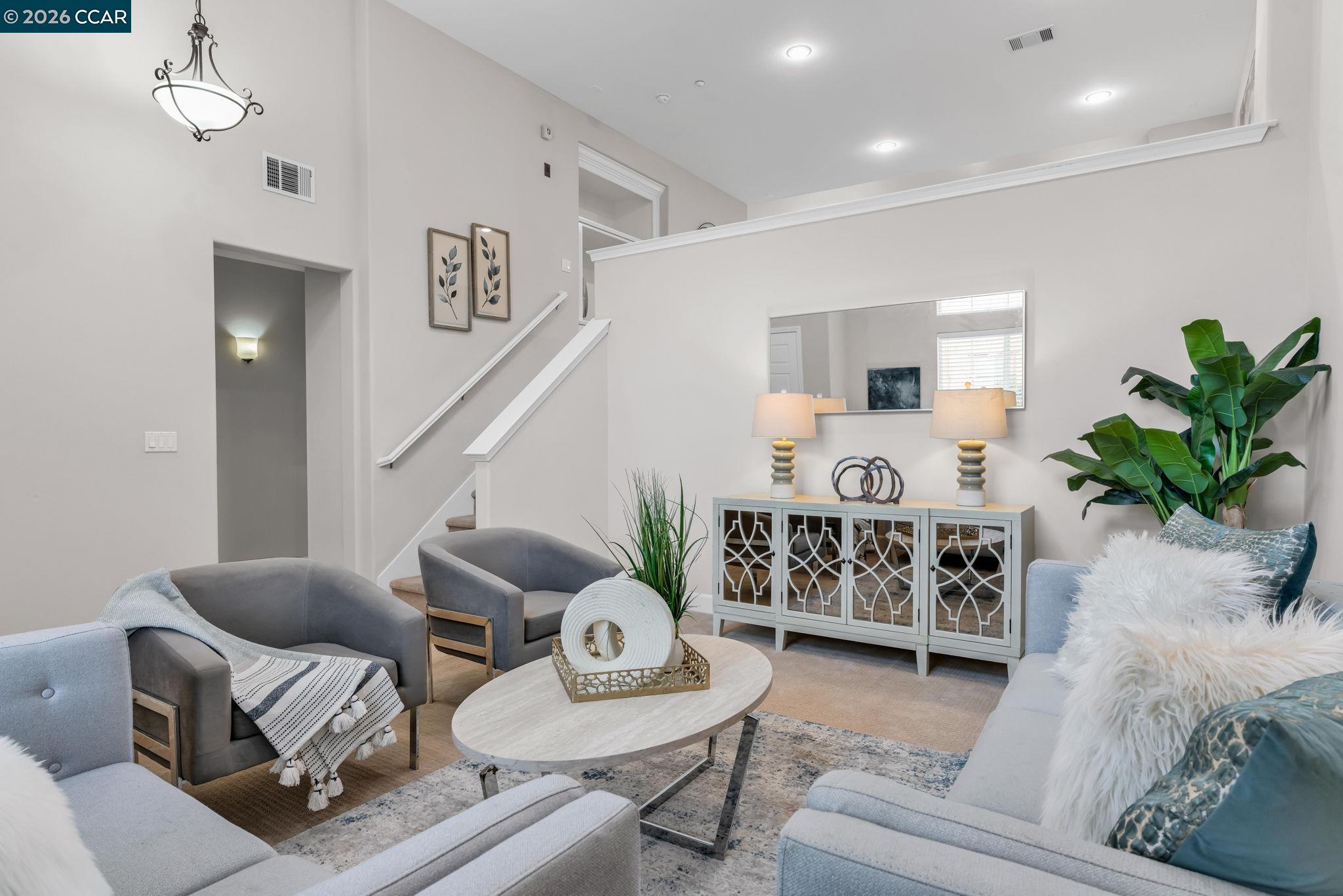 Photo #2: 41124373 Listing: Photo #2