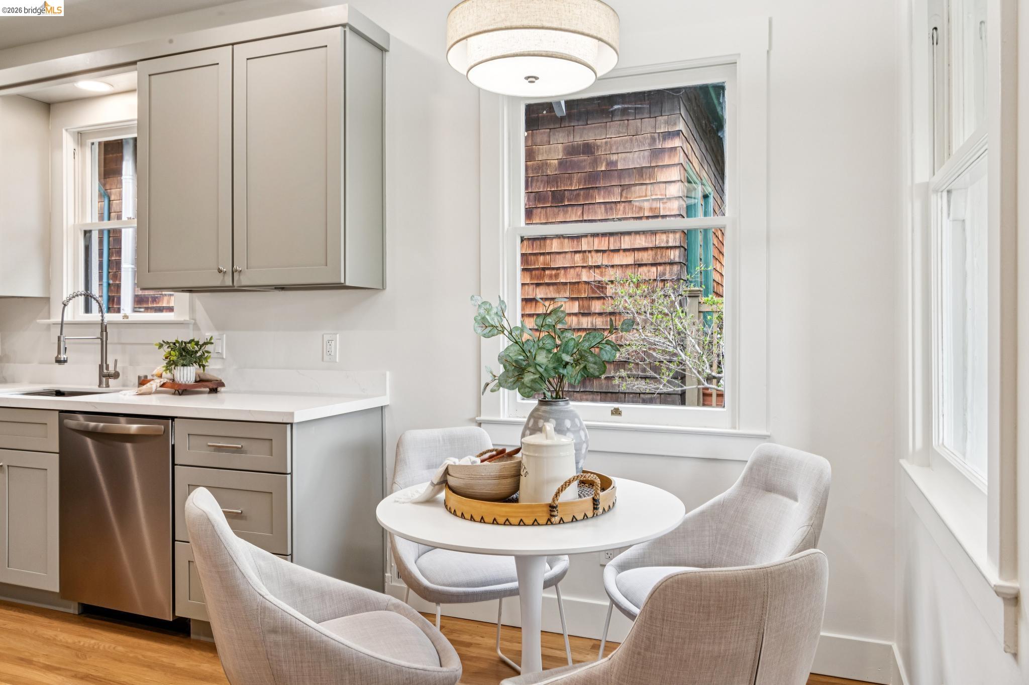 Detail Gallery Image 20 of 35 For 4970 Coronado Avenue, Oakland,  CA 94618 - 2 Beds | 2 Baths