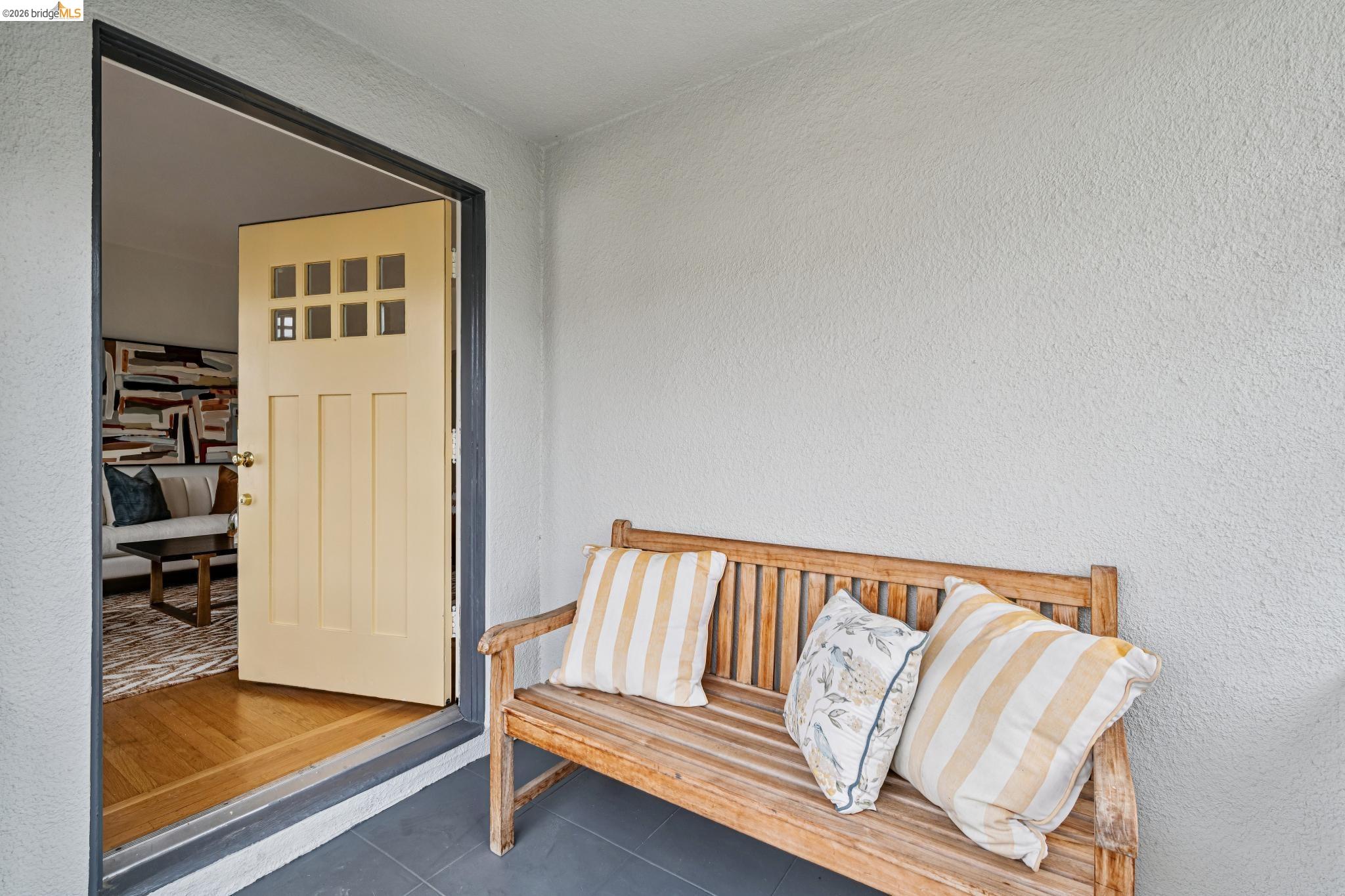 Detail Gallery Image 3 of 35 For 4970 Coronado Avenue, Oakland,  CA 94618 - 2 Beds | 2 Baths
