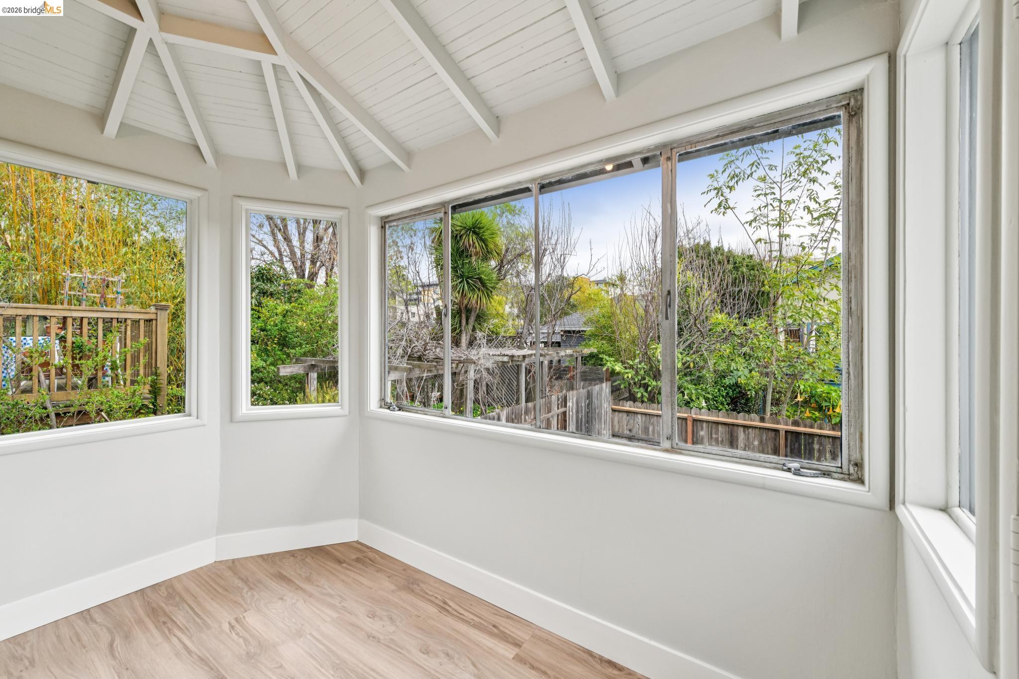 Detail Gallery Image 22 of 35 For 4970 Coronado Avenue, Oakland,  CA 94618 - 2 Beds | 2 Baths