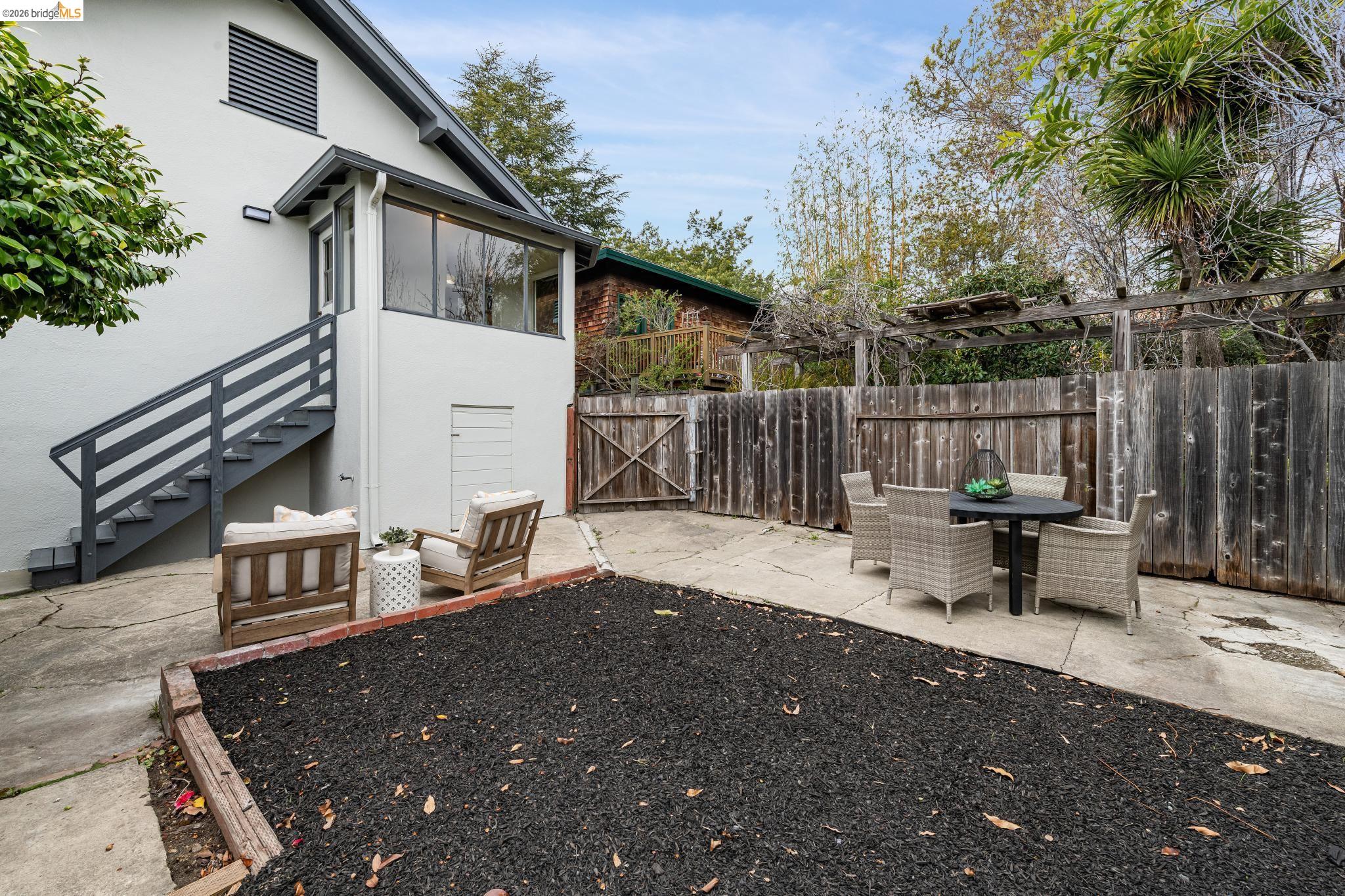 Detail Gallery Image 33 of 35 For 4970 Coronado Avenue, Oakland,  CA 94618 - 2 Beds | 2 Baths