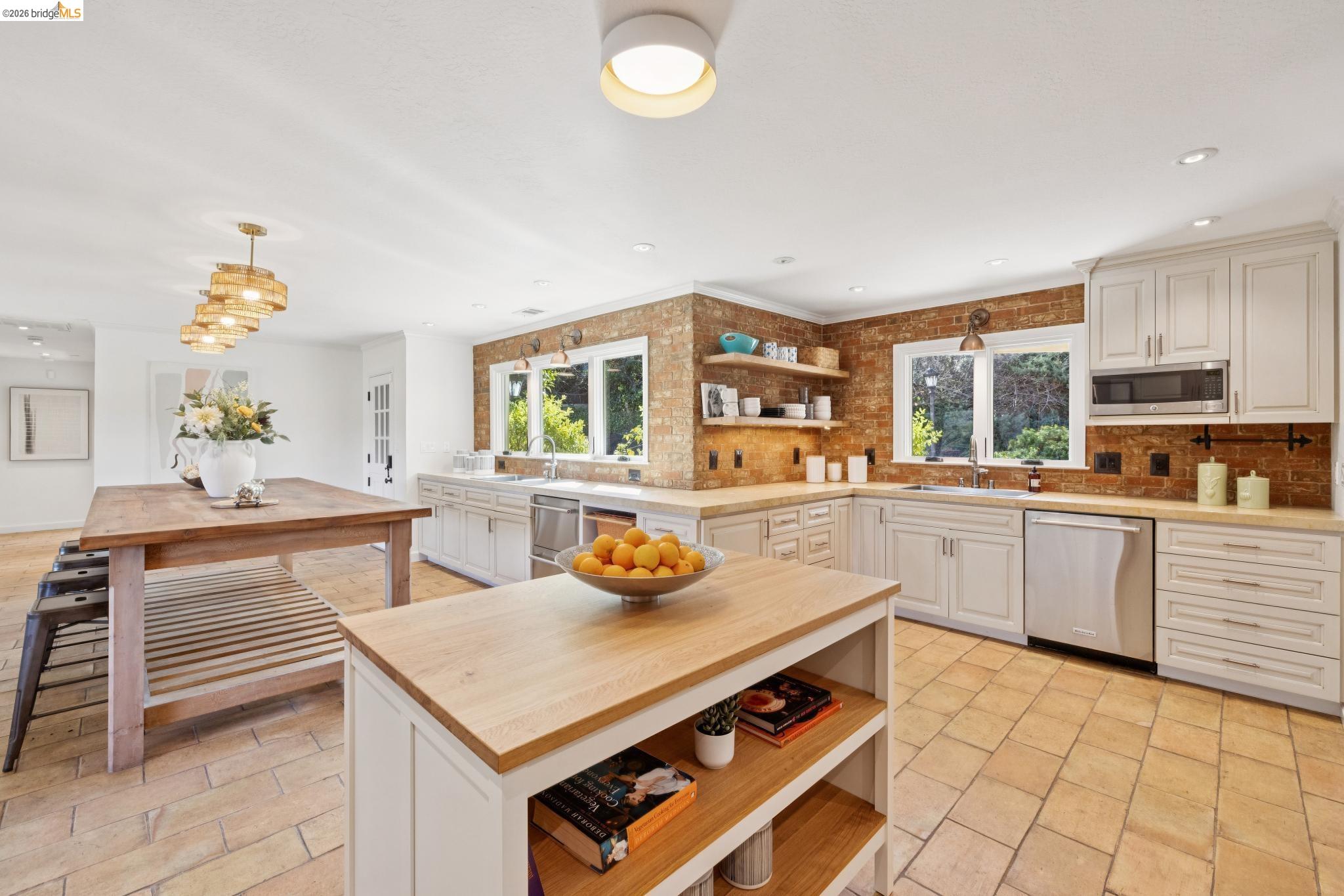 Detail Gallery Image 14 of 60 For 4450 Turner Ave, Oakland,  CA 94605 - 4 Beds | 3 Baths