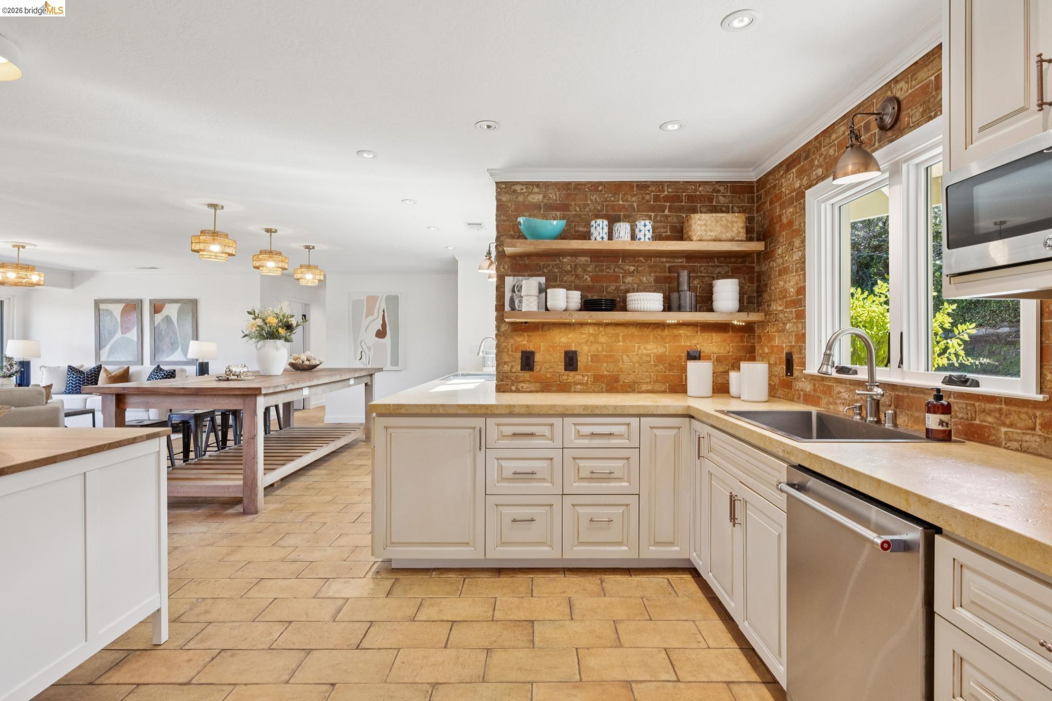 Detail Gallery Image 15 of 60 For 4450 Turner Ave, Oakland,  CA 94605 - 4 Beds | 3 Baths