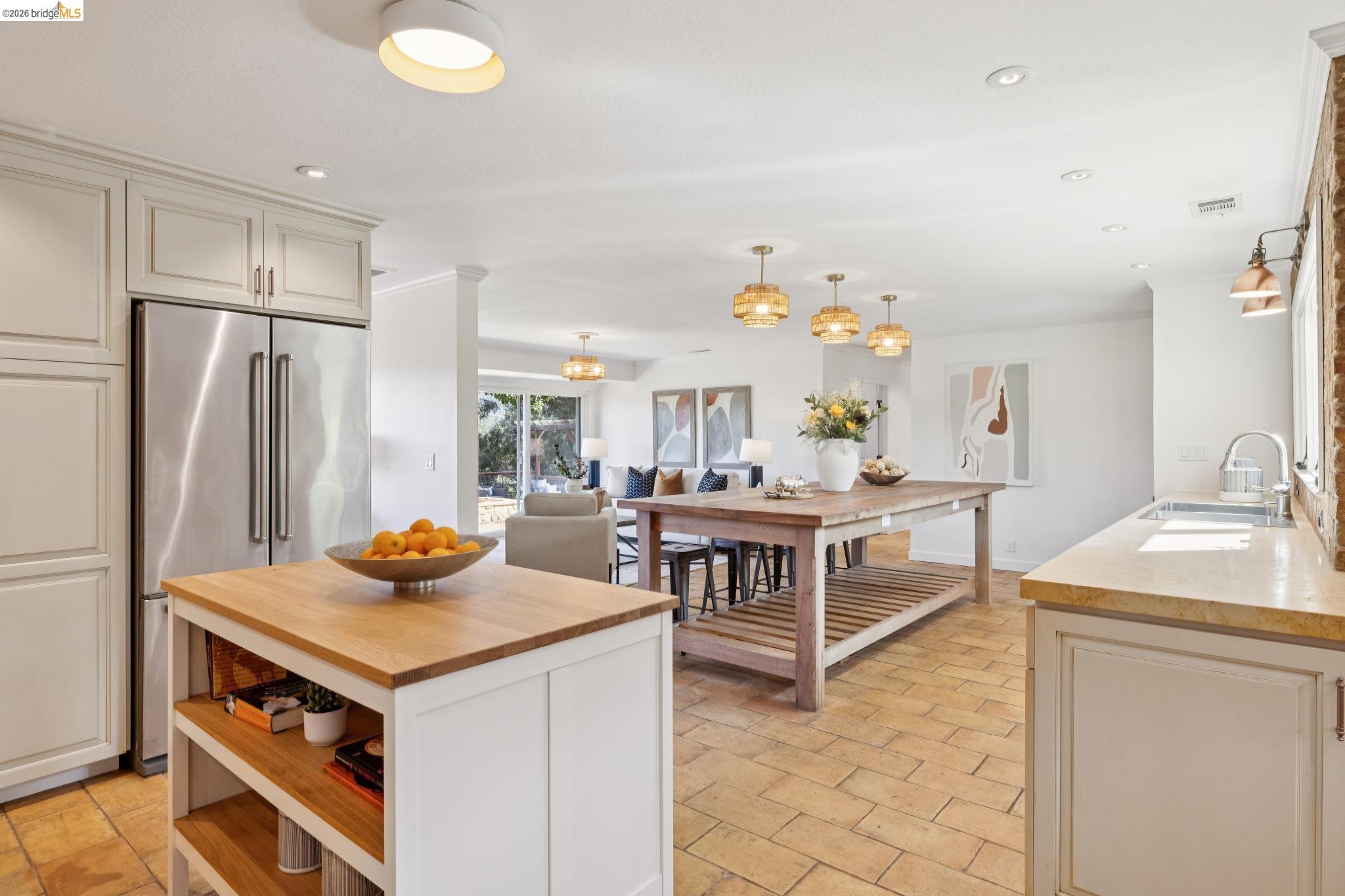 Detail Gallery Image 16 of 60 For 4450 Turner Ave, Oakland,  CA 94605 - 4 Beds | 3 Baths