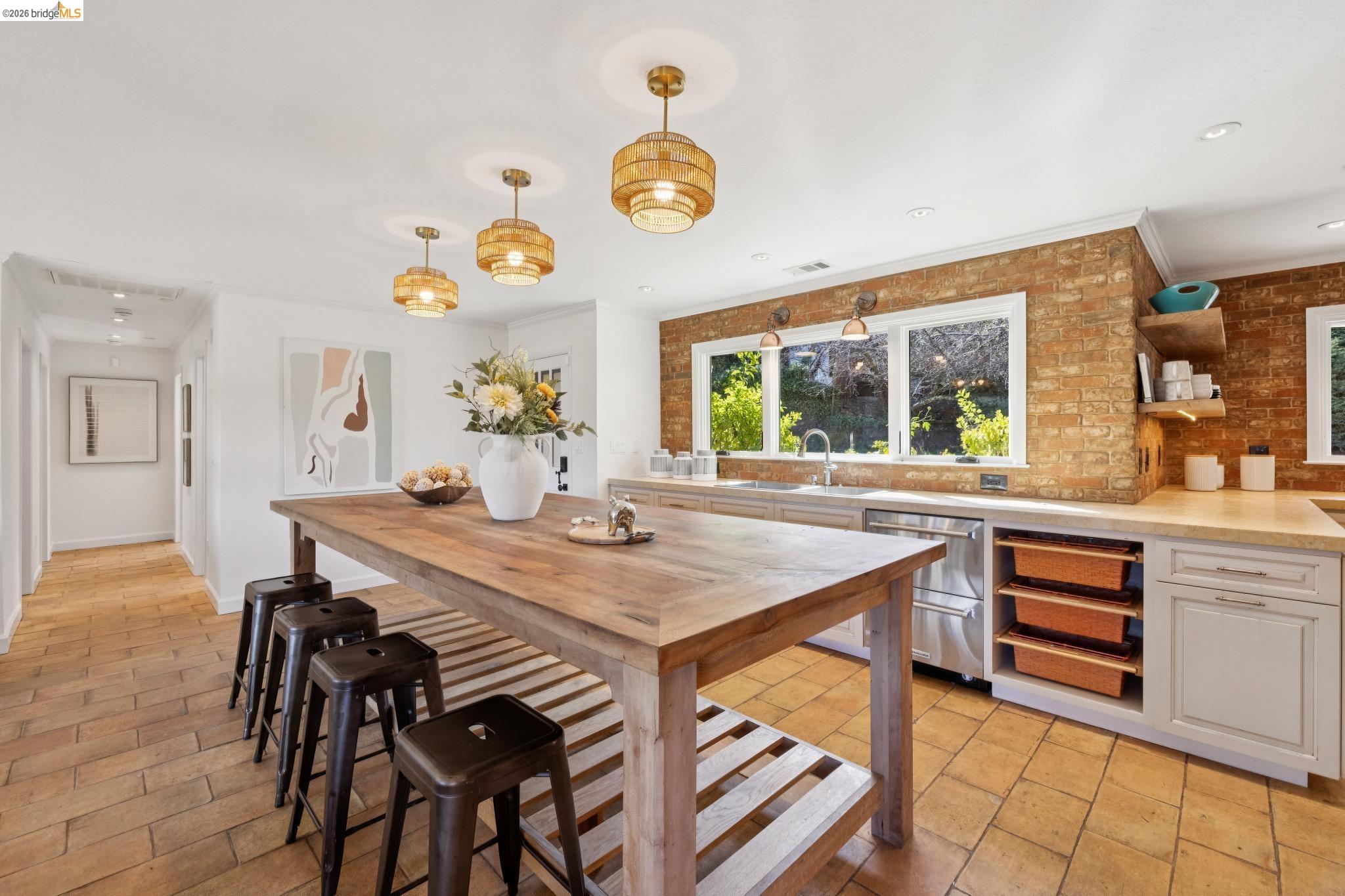 Detail Gallery Image 17 of 60 For 4450 Turner Ave, Oakland,  CA 94605 - 4 Beds | 3 Baths