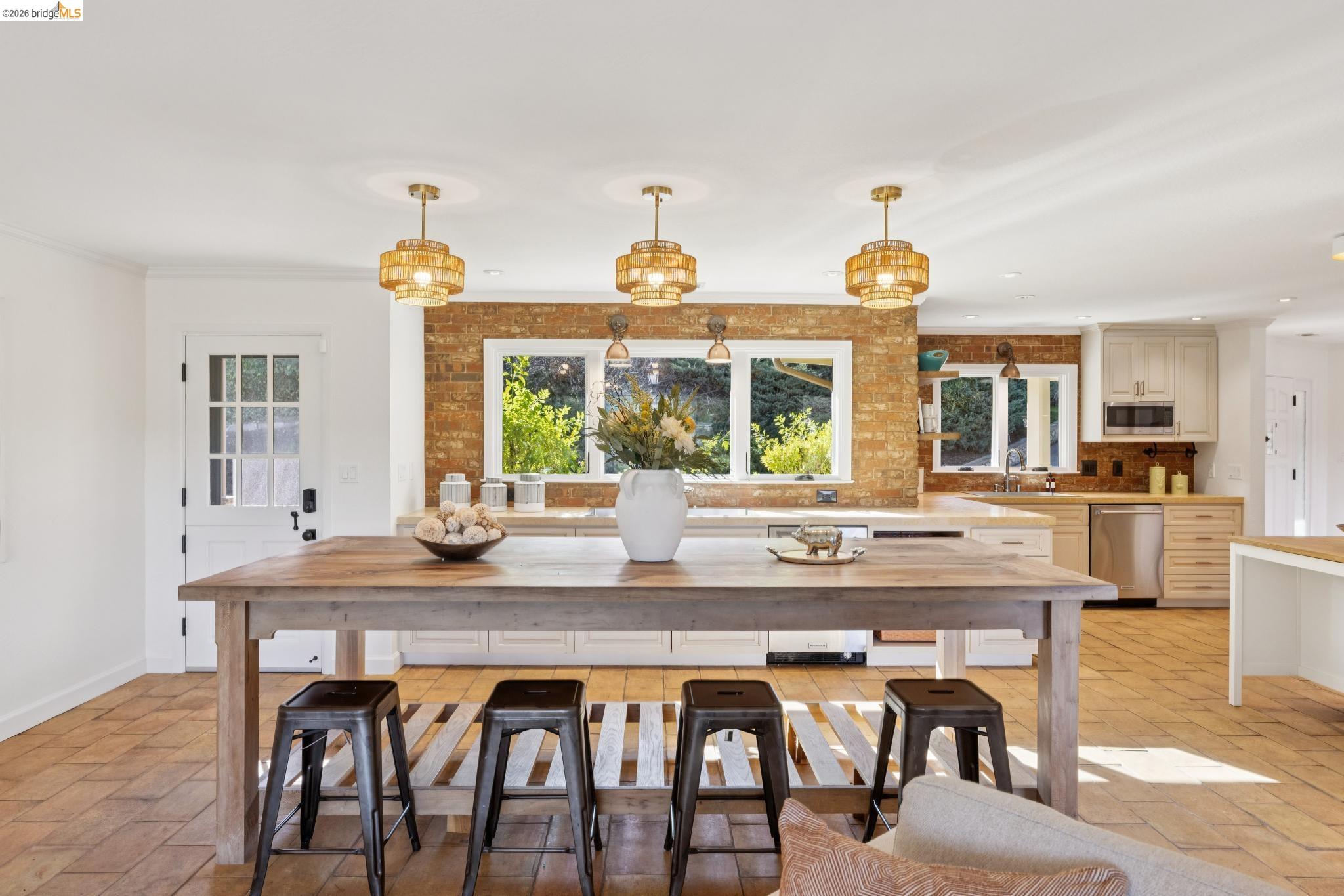 Detail Gallery Image 18 of 60 For 4450 Turner Ave, Oakland,  CA 94605 - 4 Beds | 3 Baths