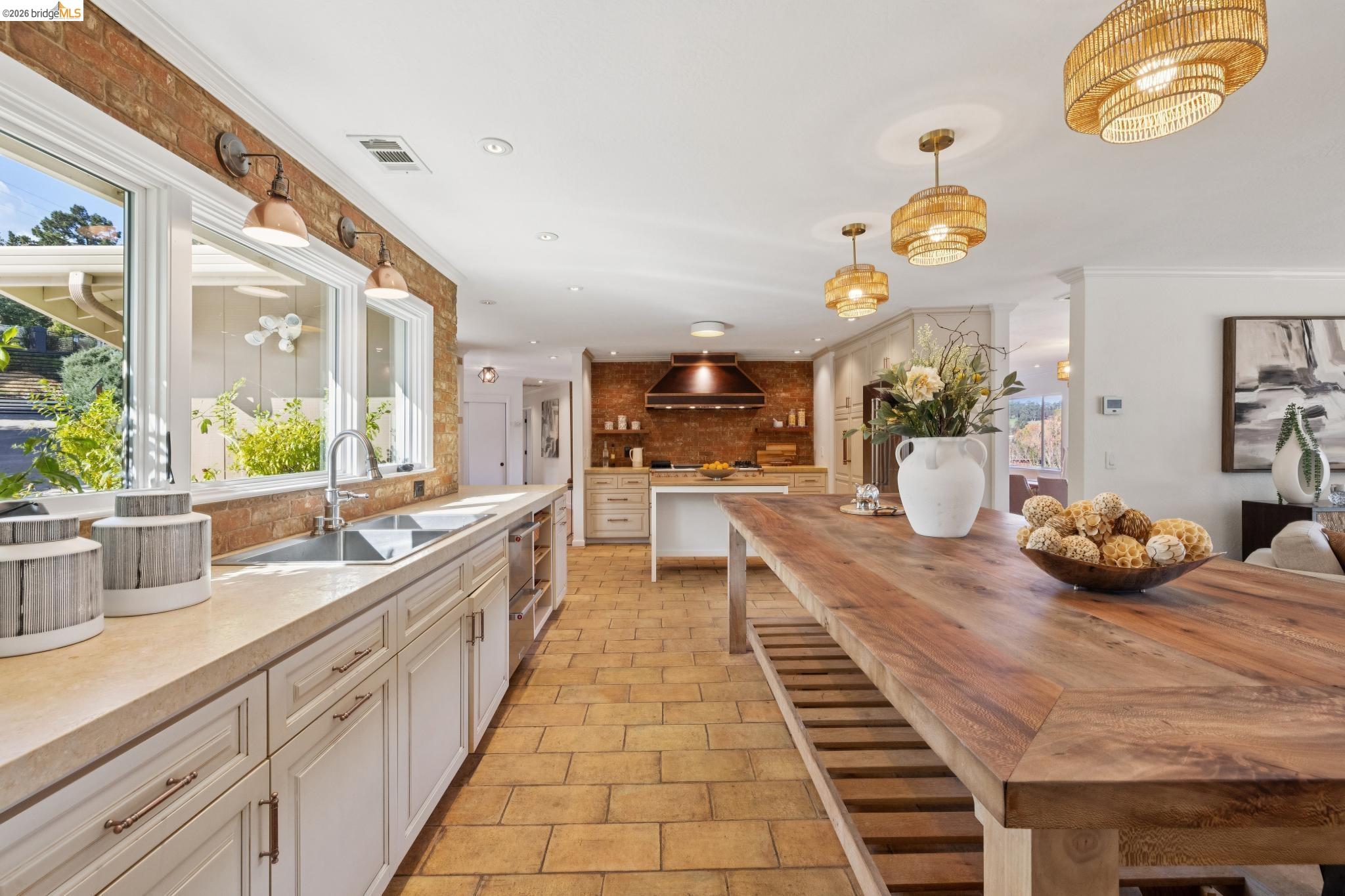 Detail Gallery Image 19 of 60 For 4450 Turner Ave, Oakland,  CA 94605 - 4 Beds | 3 Baths