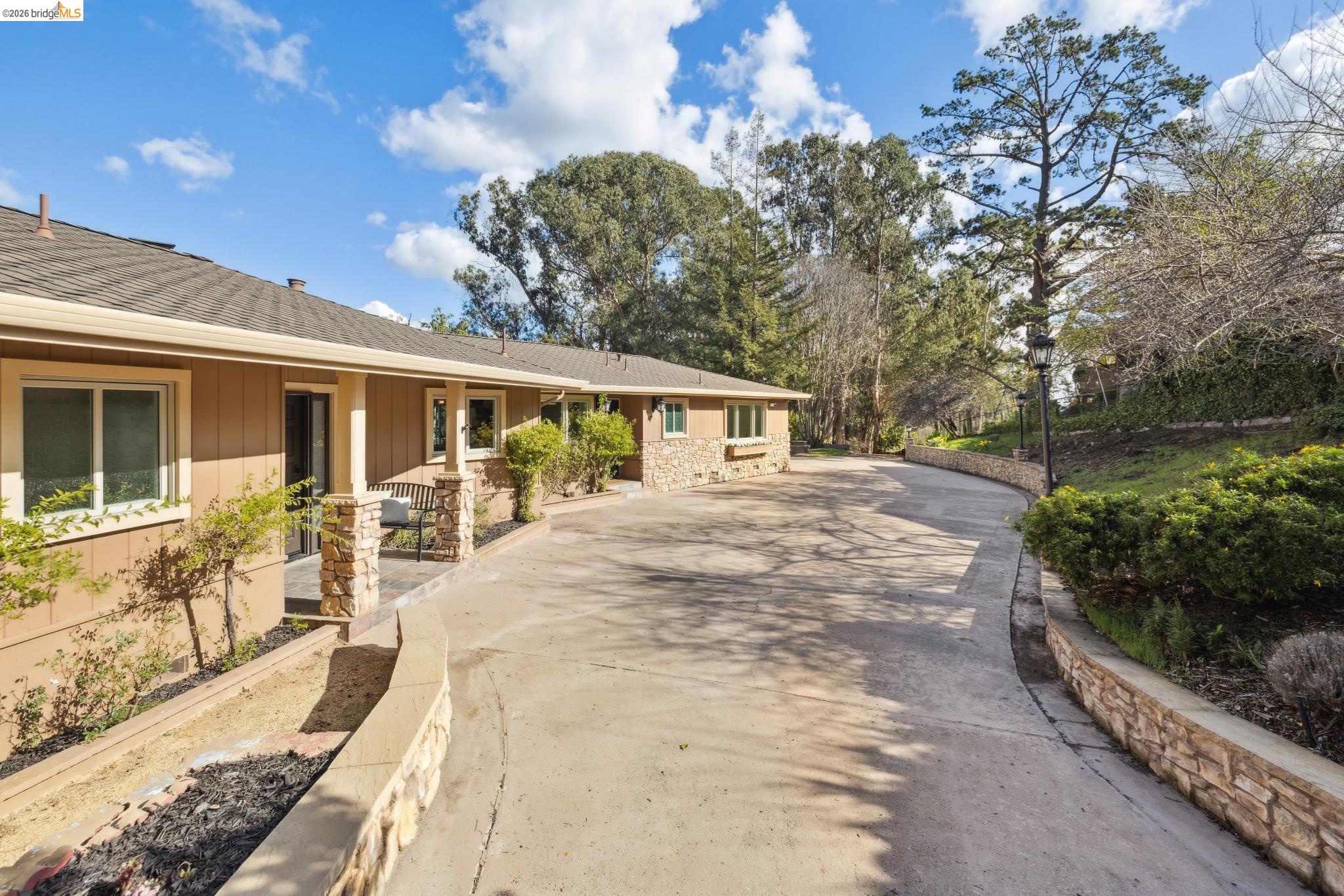 Detail Gallery Image 3 of 60 For 4450 Turner Ave, Oakland,  CA 94605 - 4 Beds | 3 Baths