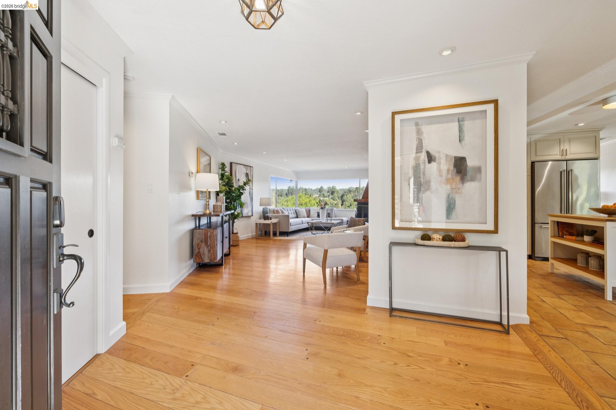 Detail Gallery Image 4 of 60 For 4450 Turner Ave, Oakland,  CA 94605 - 4 Beds | 3 Baths